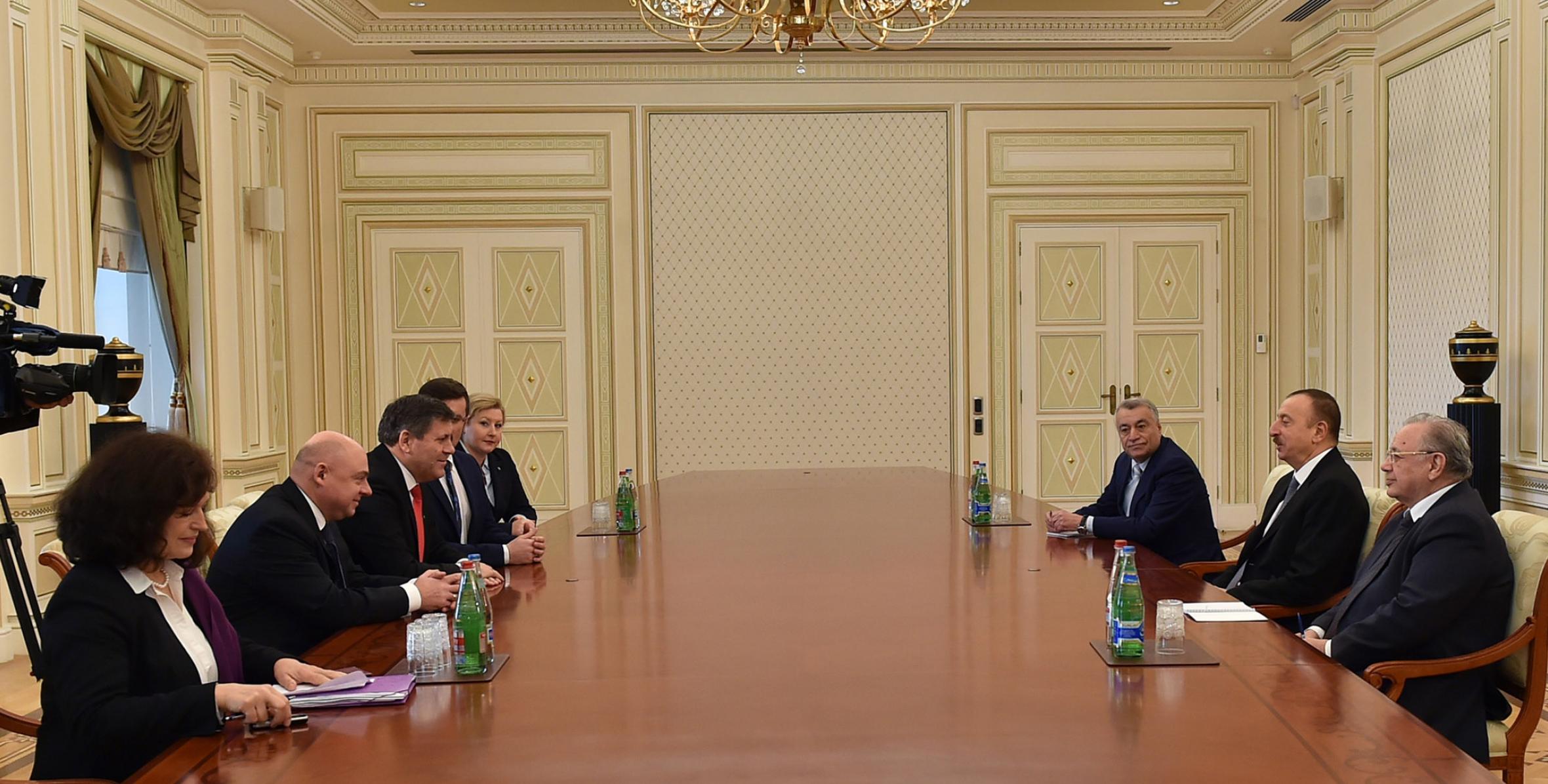 Ильхам Алиев принял делегацию во главе с заместителем премьер-министра Польши