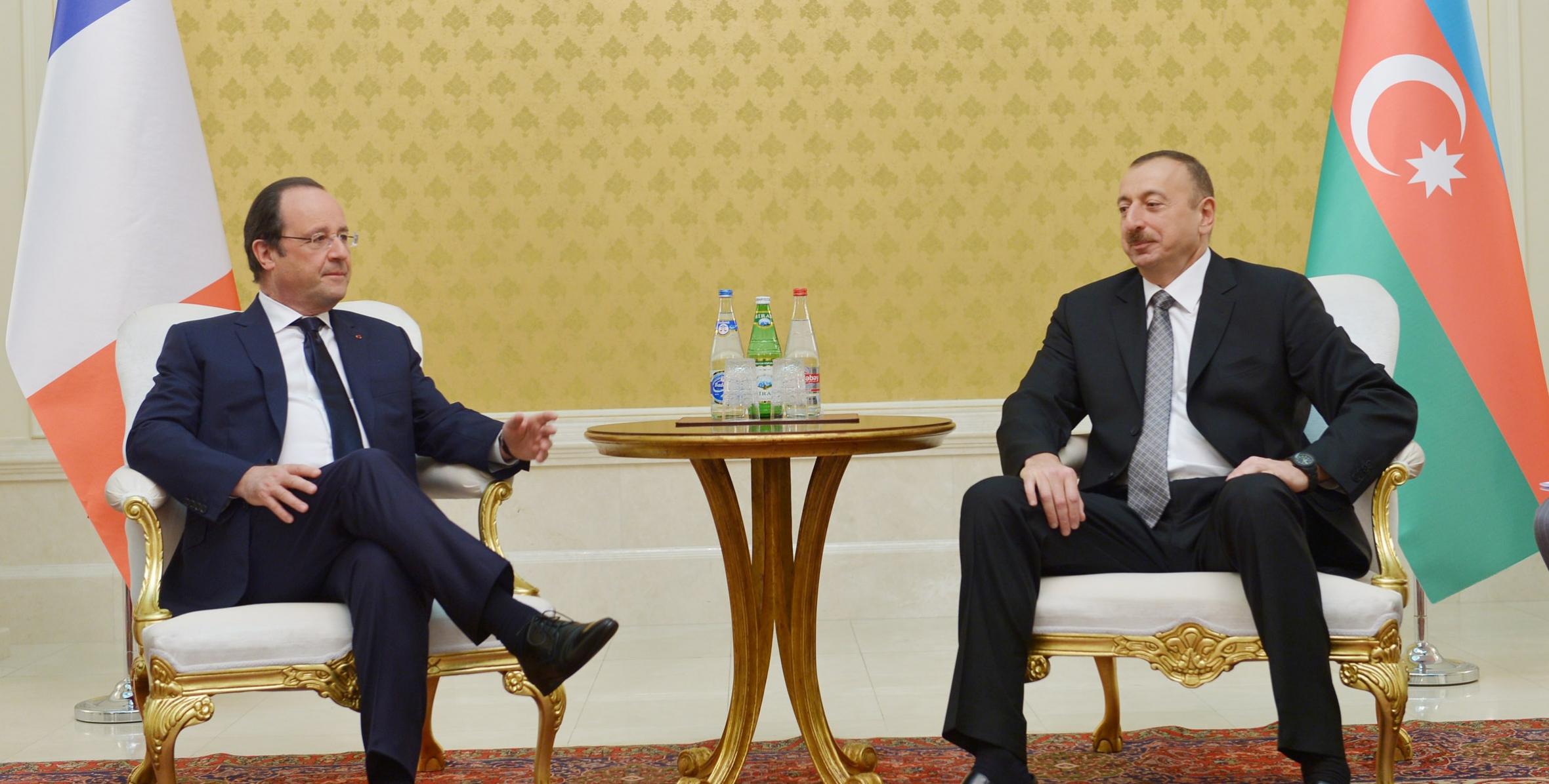 Состоялась встреча Ильхама Алиева и Президента Французской Республики Франсуа Олланда один на один