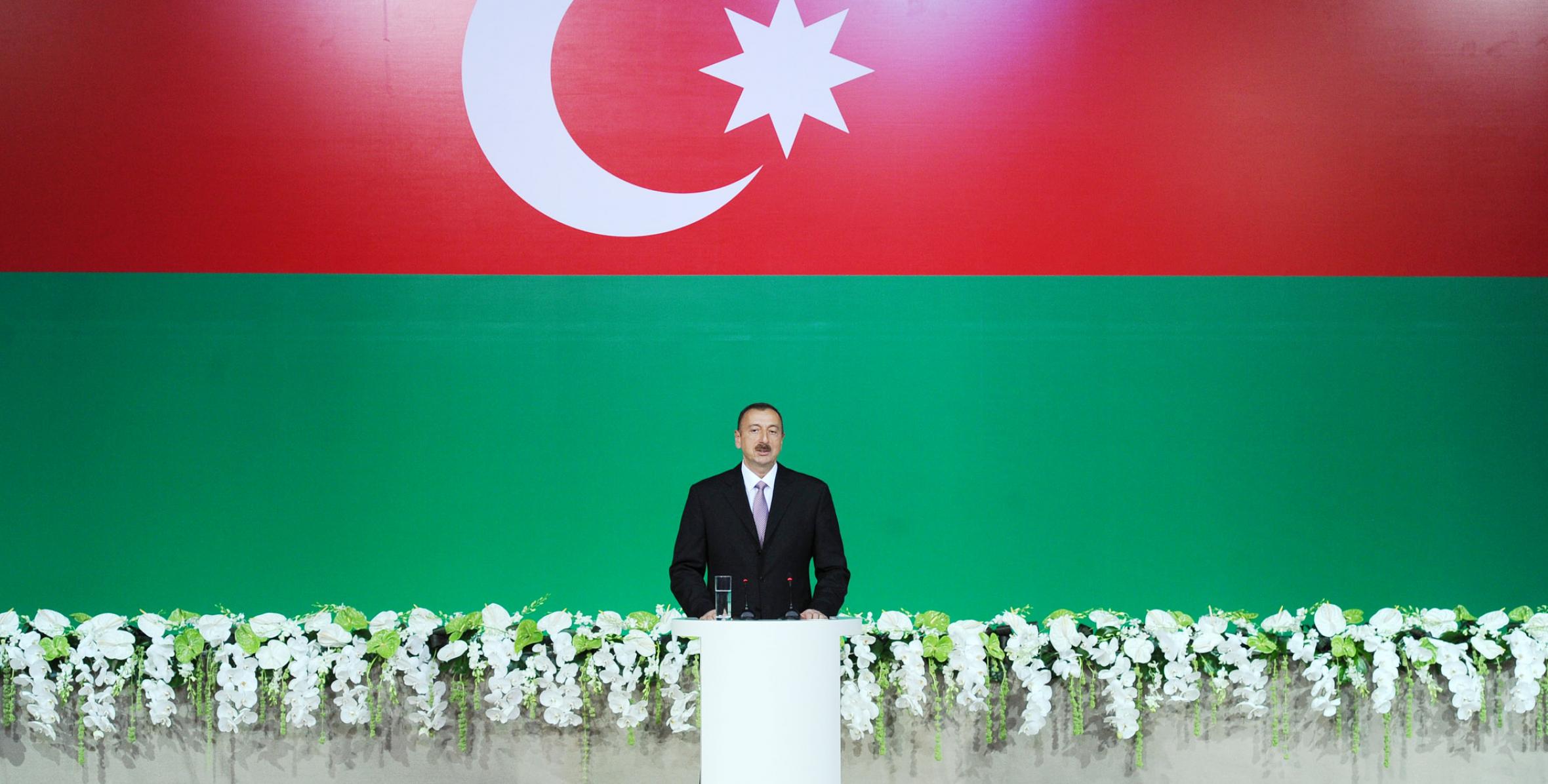 Ильхам Алиев принял участие в официальном приеме по случаю национального праздника Азербайджана – Дня Республики