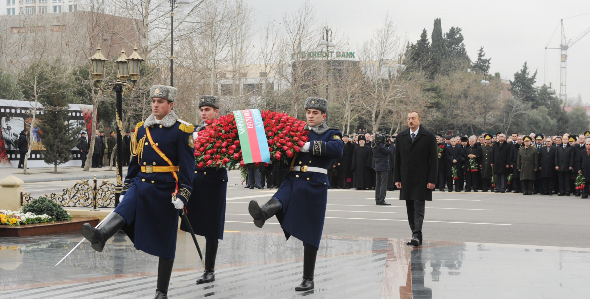 Ильхам Алиев принял участие в церемонии почтения памяти жертв Ходжалинской трагедии