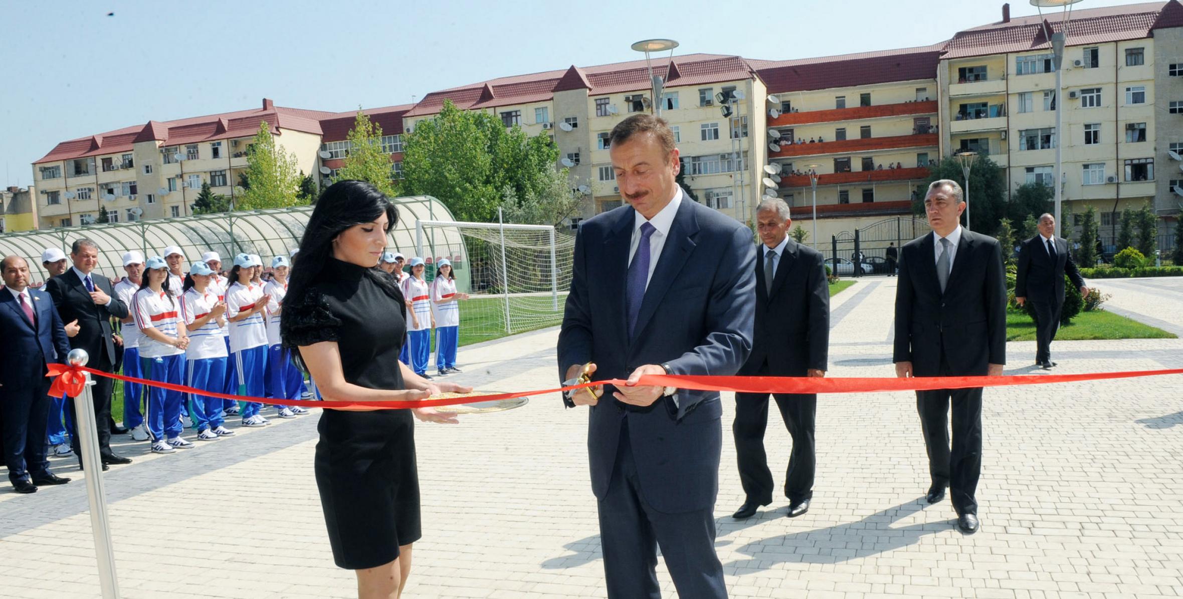 Ильхам Алиев принял участие в открытии после капитального ремонта Детско-юношеской спортивной школы номер 1