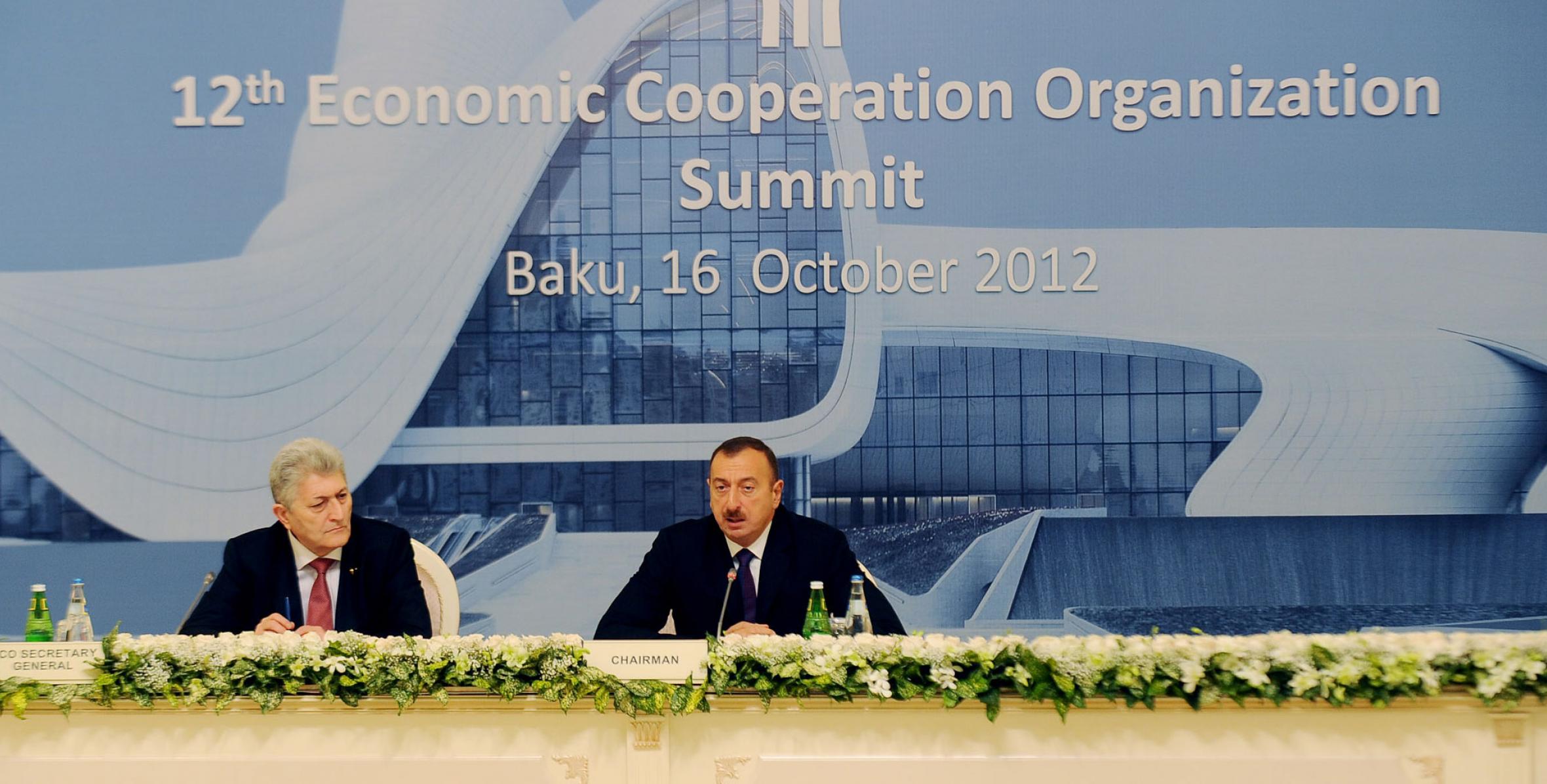 Ильхам Алиев принял участие в XII саммите Организации Экономического Сотрудничества (ОЭС)