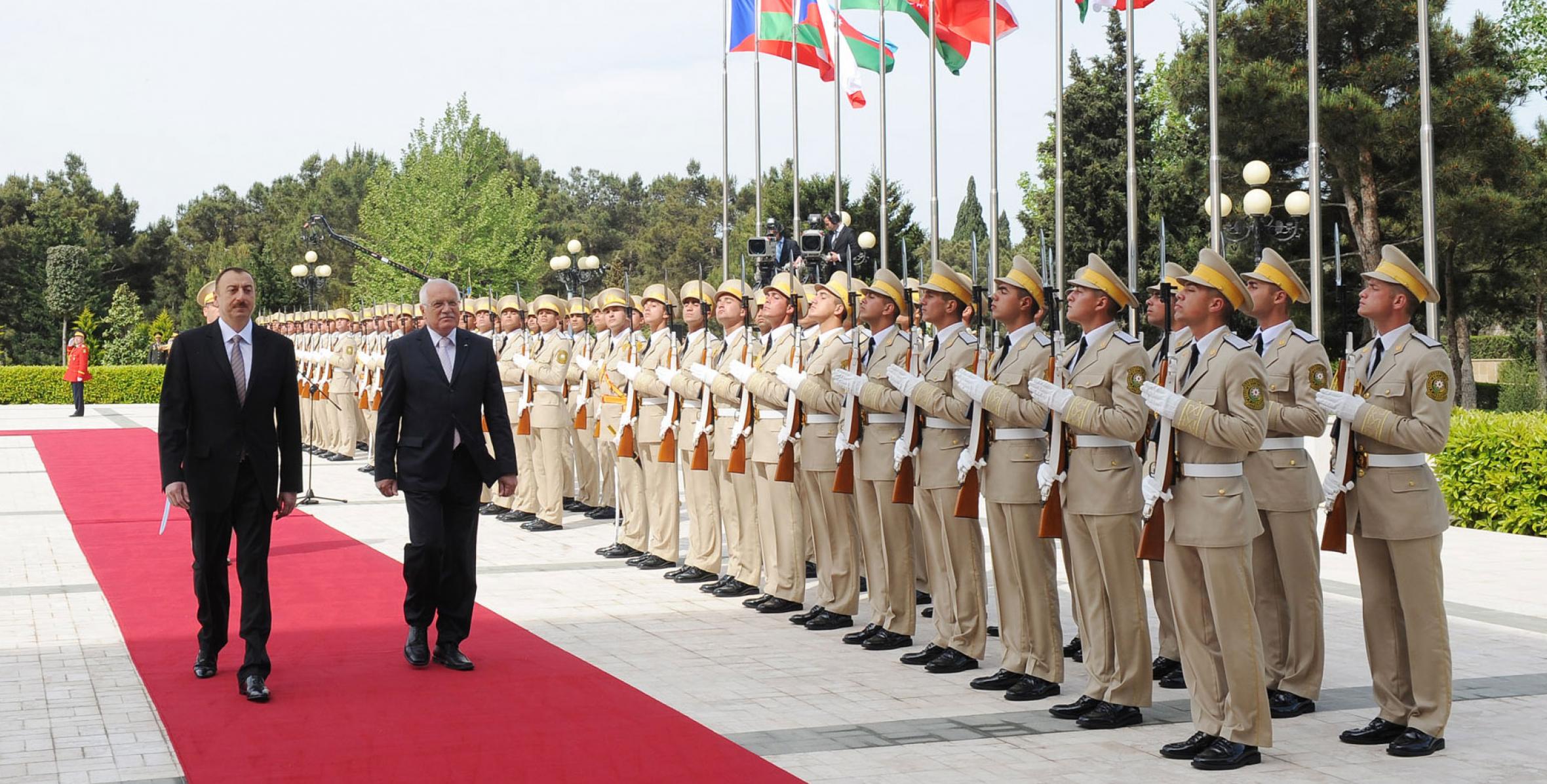 Official welcoming ceremony of Václav Klaus, President of the Czech Republic