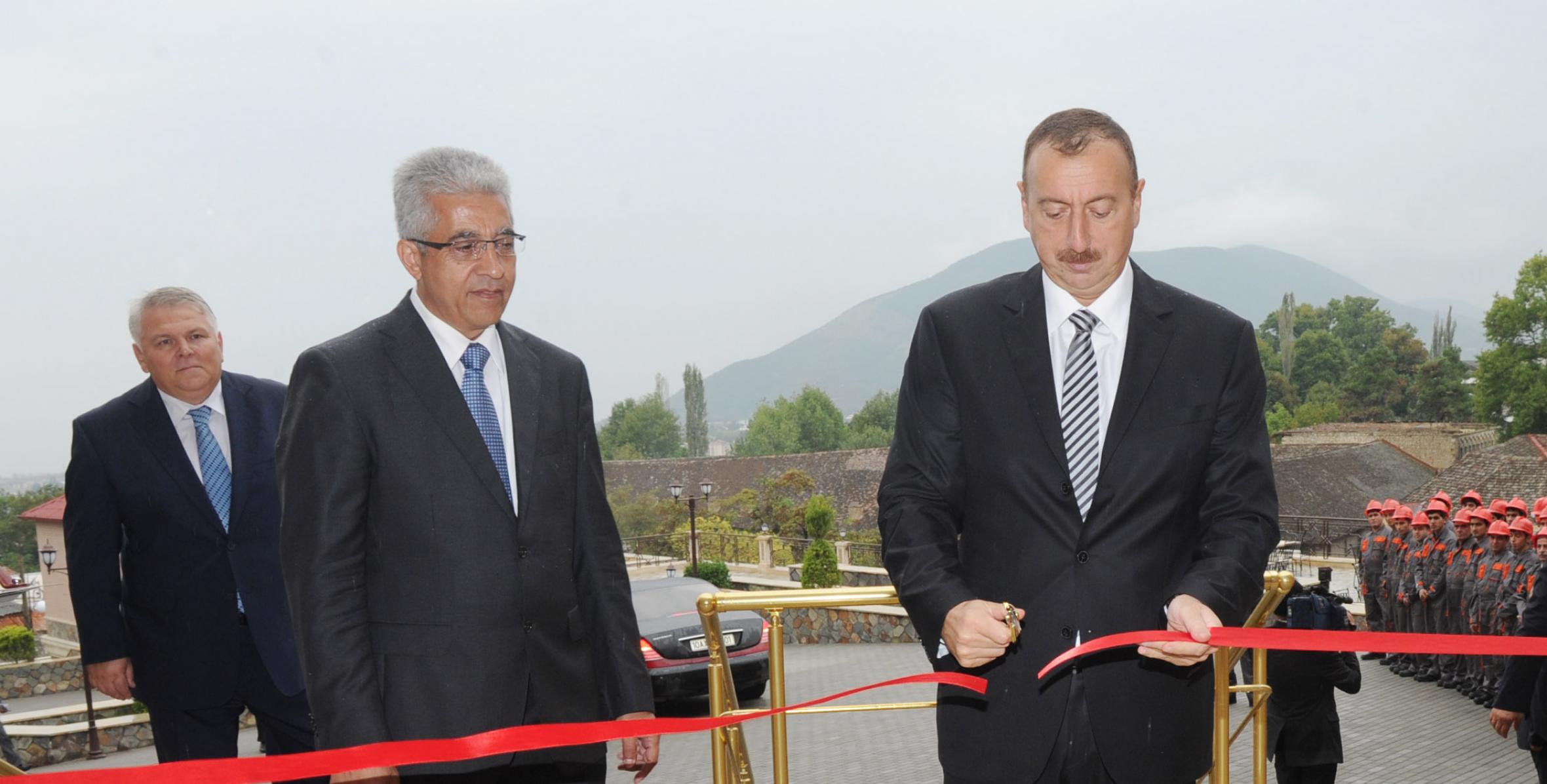 Ильхам Алиев принял участие в открытии четырехзвездочного отеля Shaki Palace