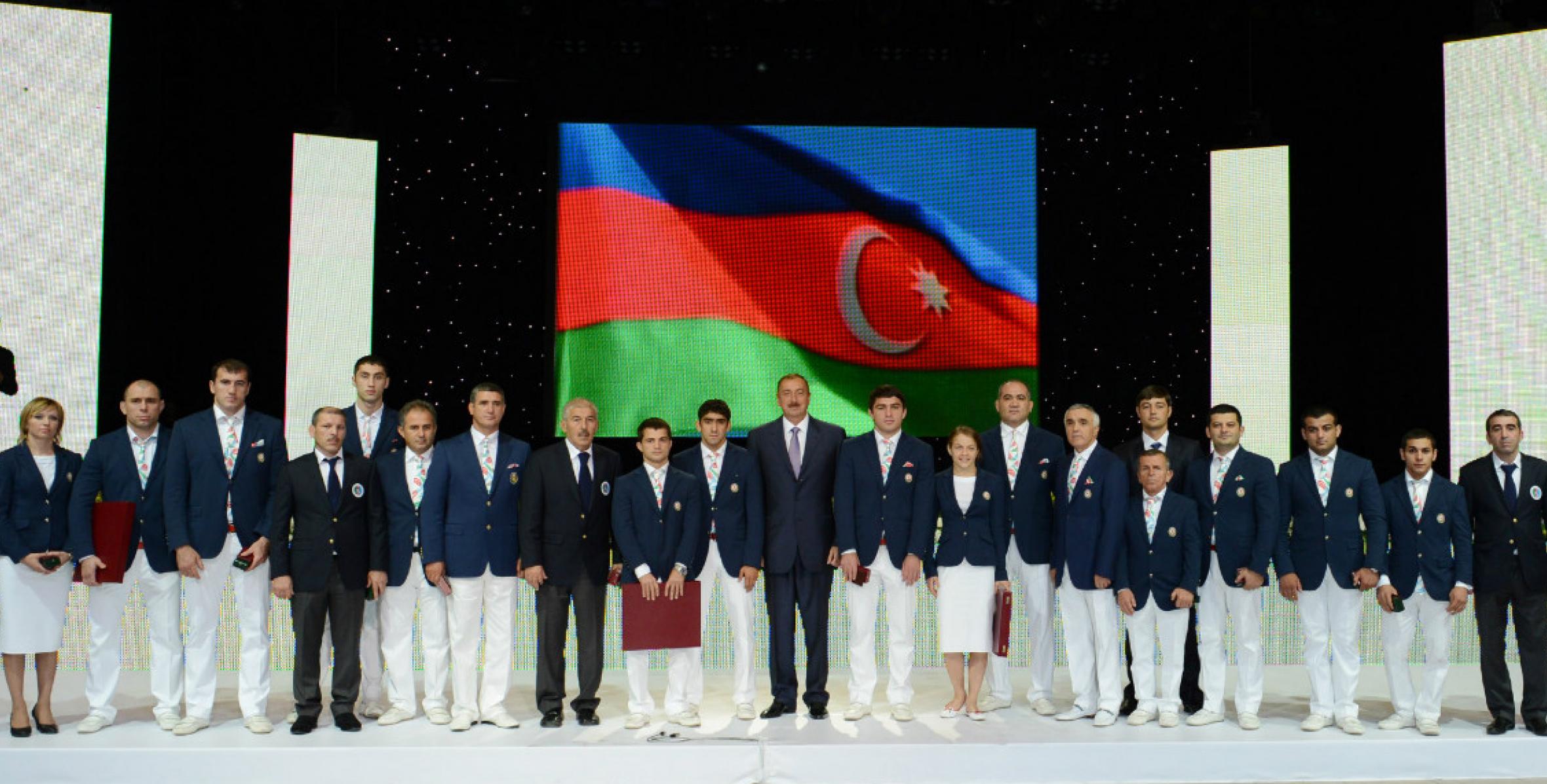 Ильхам Алиев встретился со спортсменами, участвовавшими в ХХХ летних Олимпийских играх в Лондоне