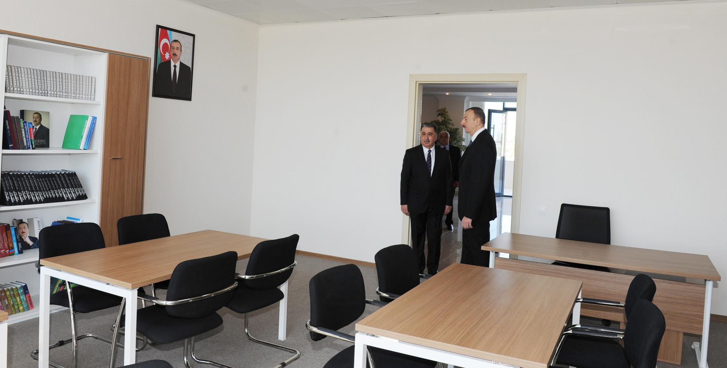 İlham Əliyev Ağdaş Rayon İcra Hakimiyyətinin yeni inzibati binasının açılışında iştirak etmişdir