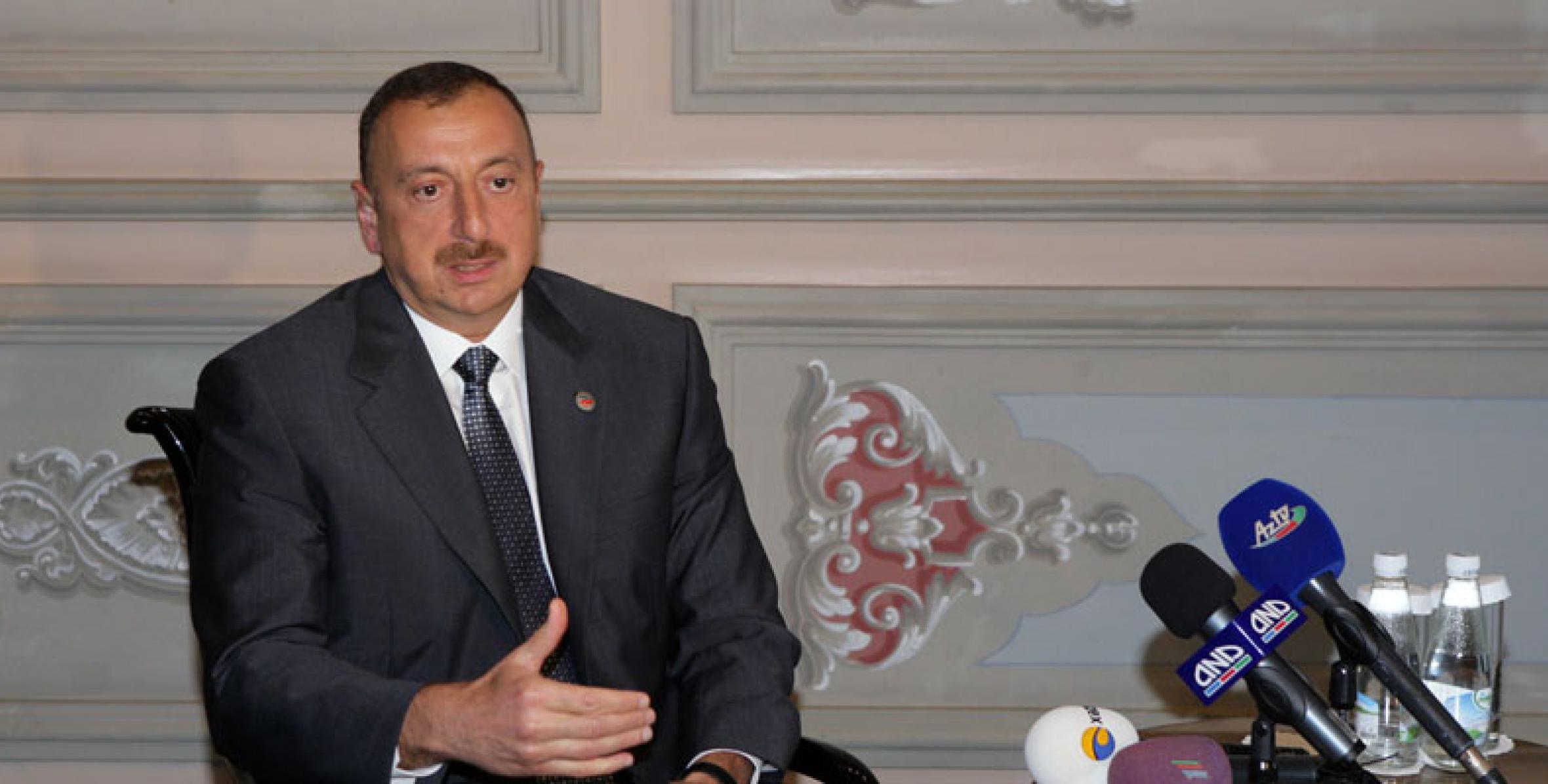 Ильхам Алиев в Стамбуле дал интервью азербайджанским журналистам
