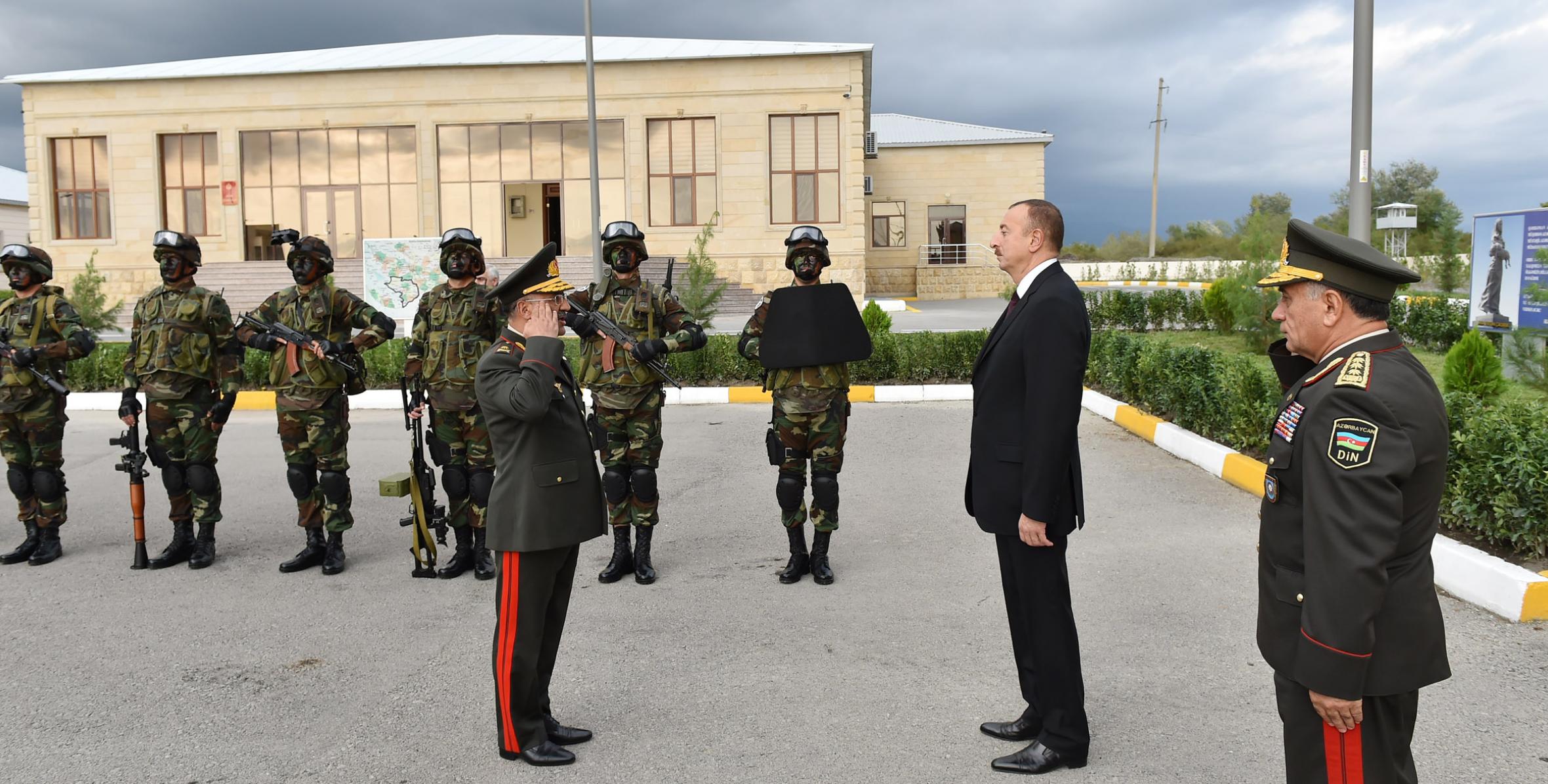 Ильхам Алиев принял участие в открытии нового городка, построенного в Н-ской воинской части Внутренних войск в Габале