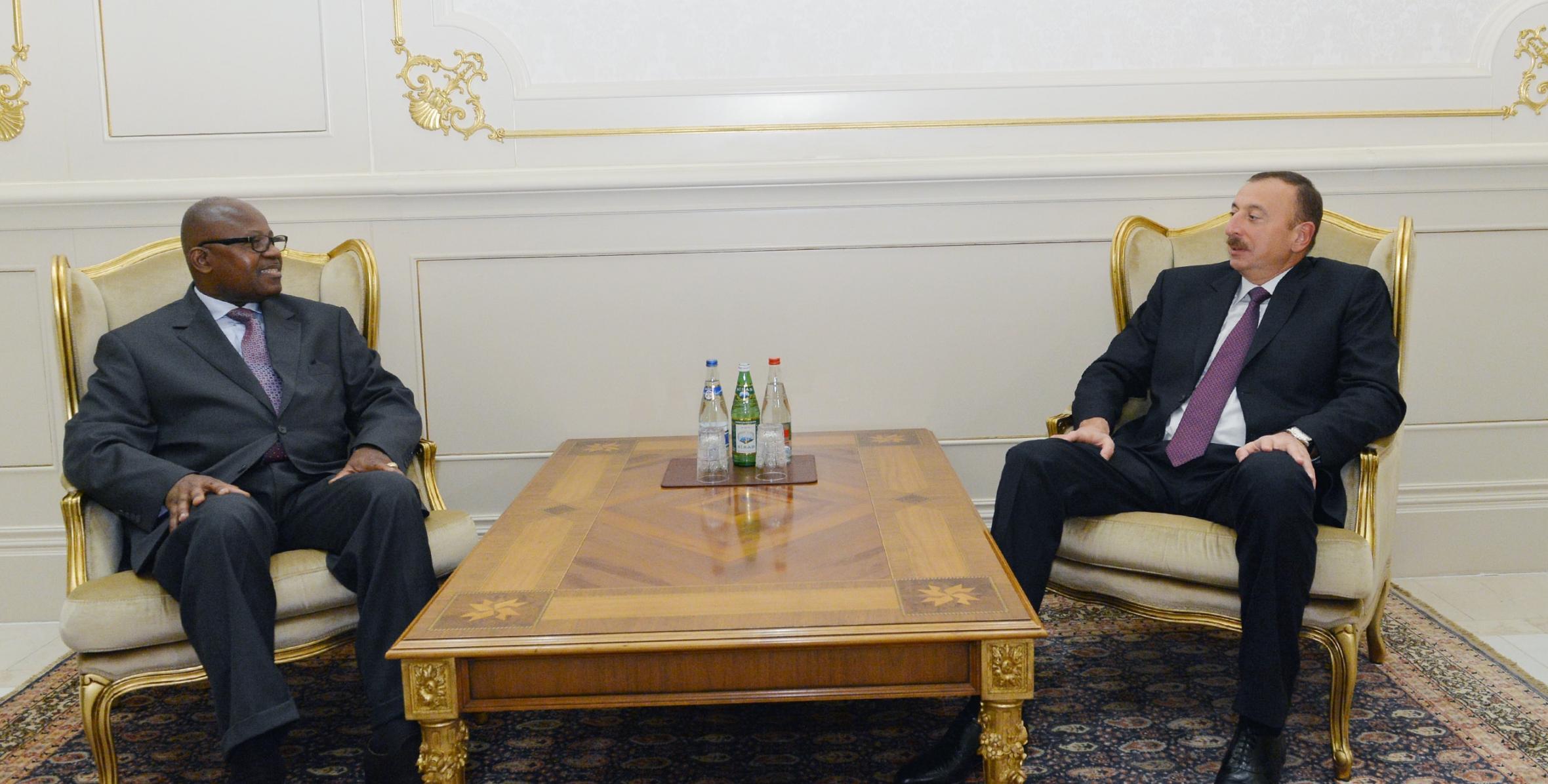 Ильхам Алиев принял верительные грамоты новоназначенного посла Анголы в Азербайджане