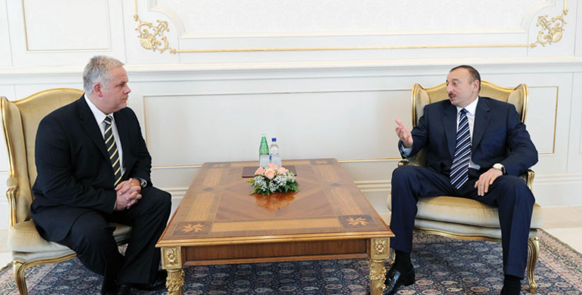 Ilham Aliyev received the credentials of newly appointed Hungarian Ambassador Zsolt Chutora