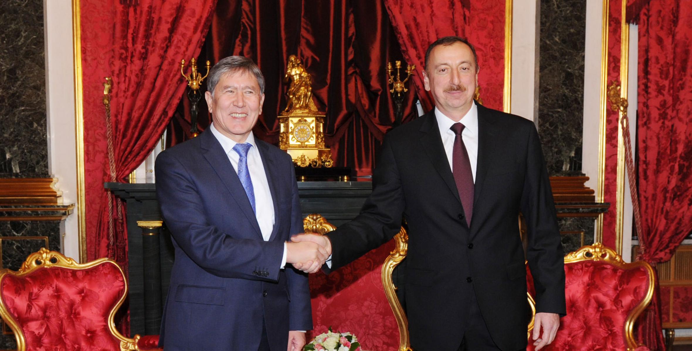 Ильхам Алиев встретился в Москве с Президентом Кыргызской Республики Алмазбеком Атамбаевым