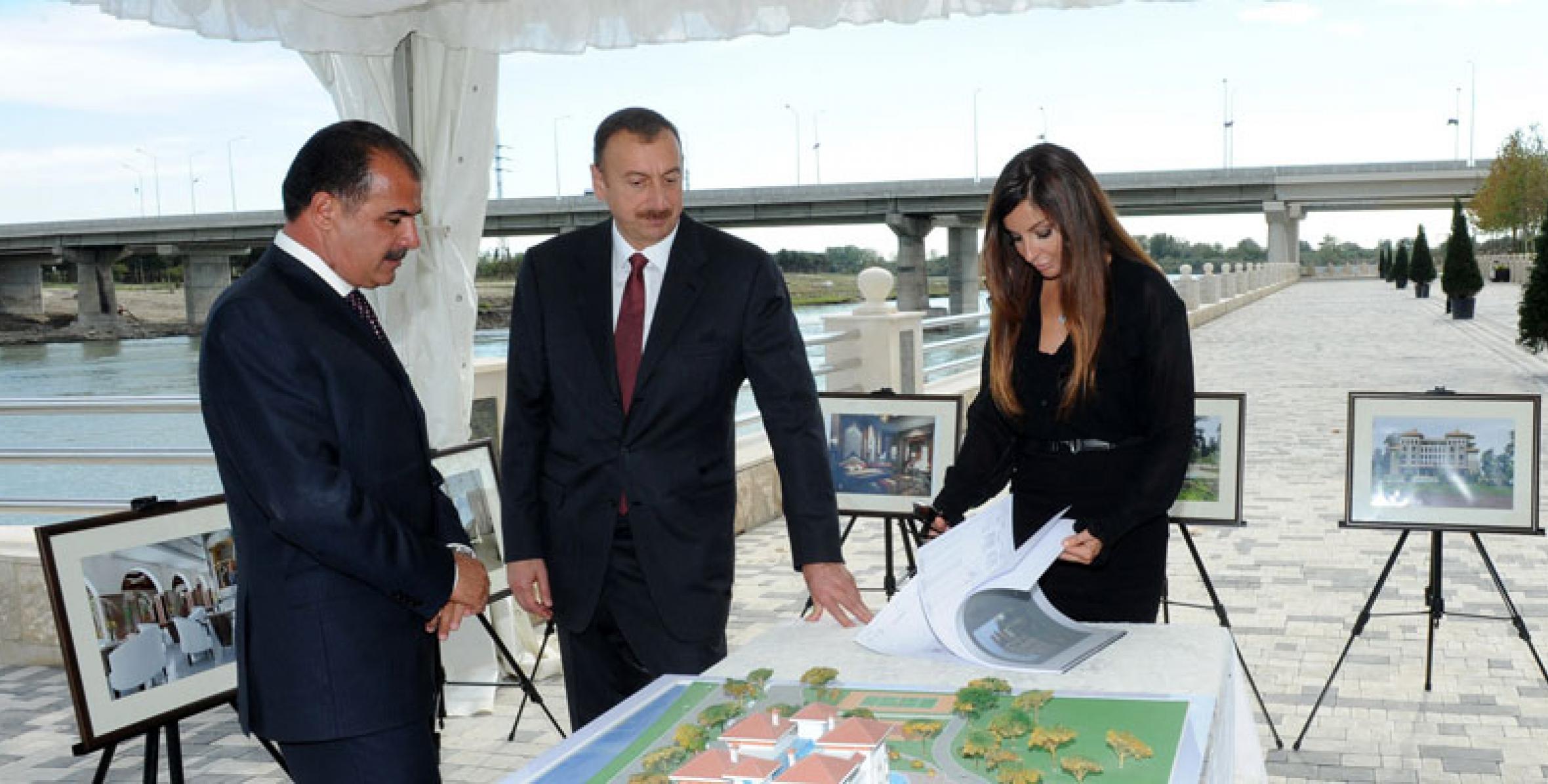Ilham Aliyev checked out the construction process of boulevard-hotel complex in Yevlakh