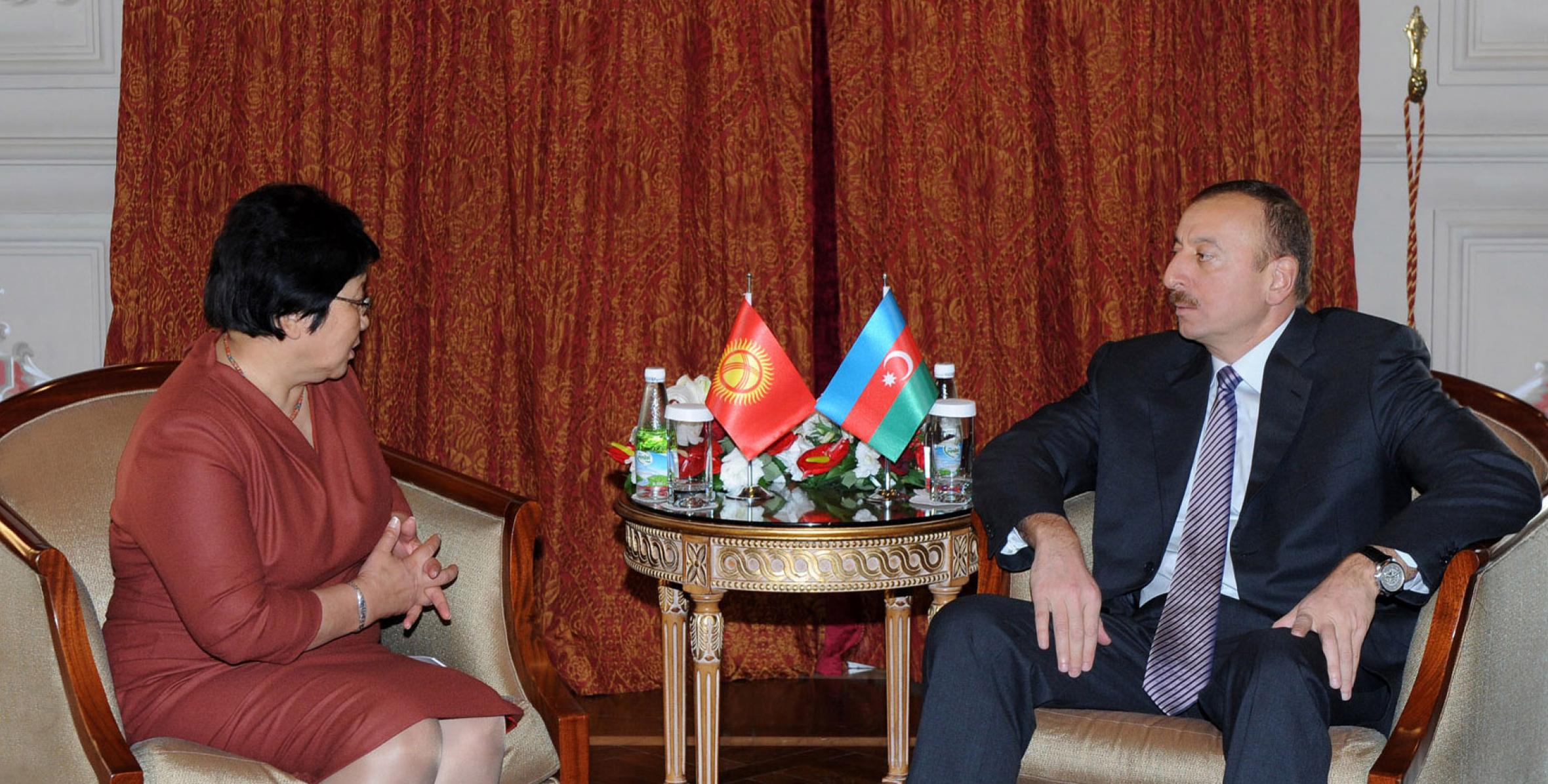 İlham Əliyevin və Qırğızıstanın keçid dövrü Prezidenti Roza Otunbayevanın görüşü olmuşdur