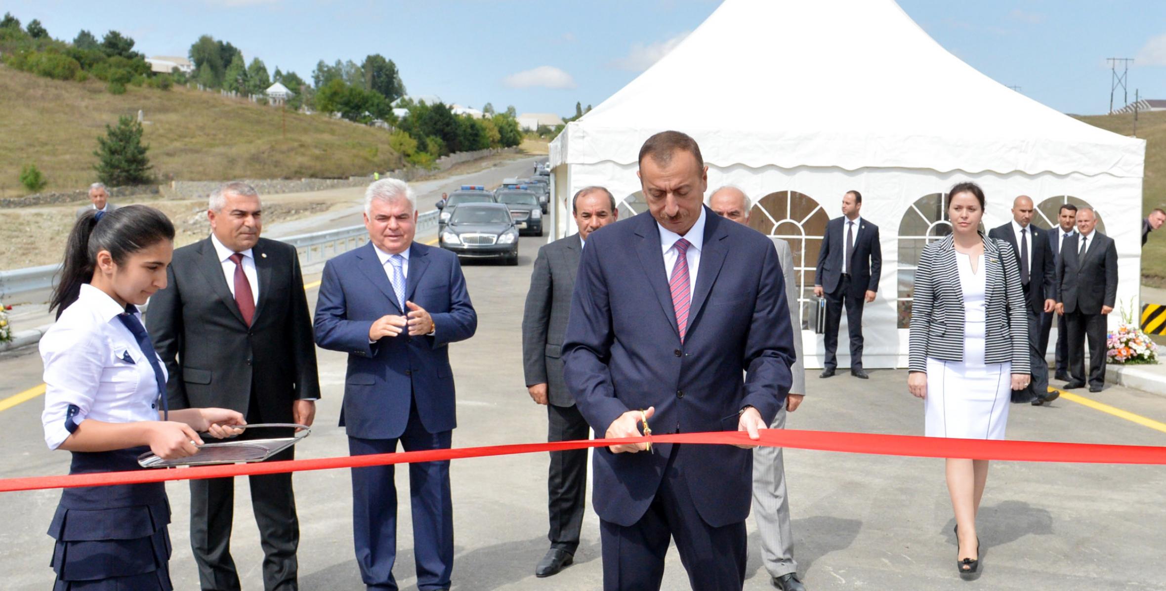 Ильхам Алиев принял участие в открытии моста над рекой Чолпан в Гядабее
