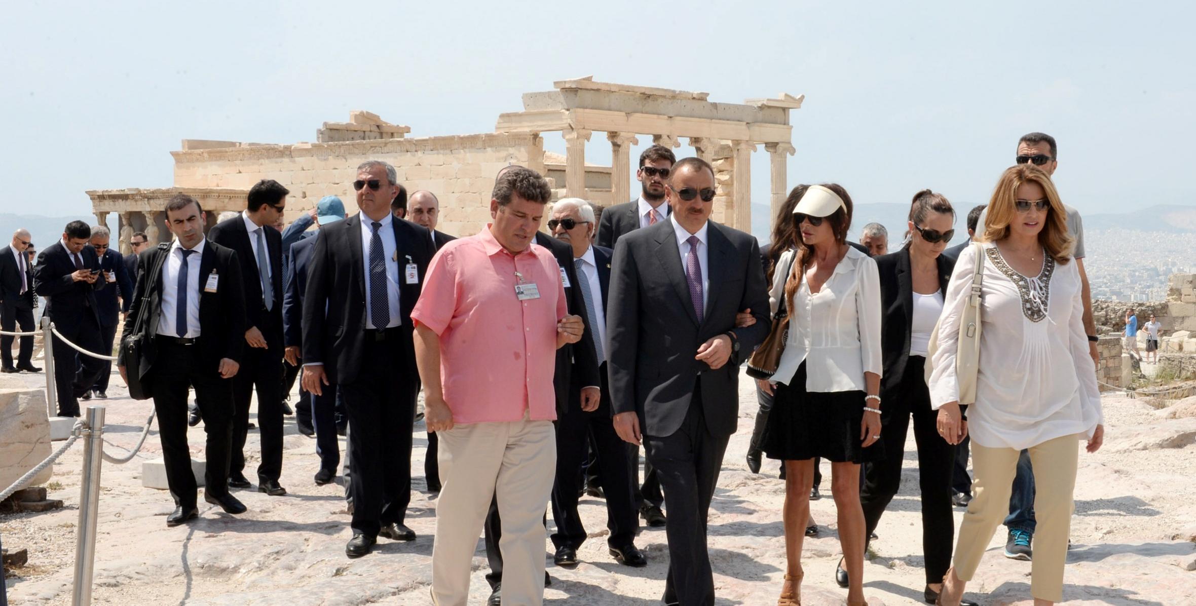 Ильхам Алиев посетил Афинский акрополь