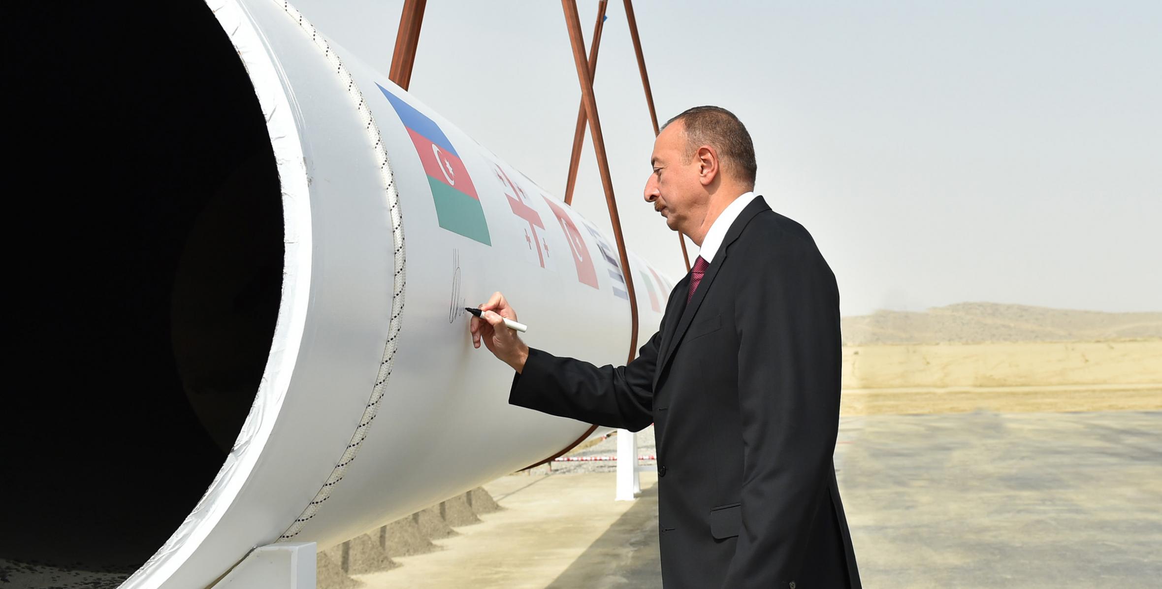Ильхам Алиев принял участие в торжественной церемонии, посвященной 20-летию «Контракта века» и закладке фундамента Южного газового коридора