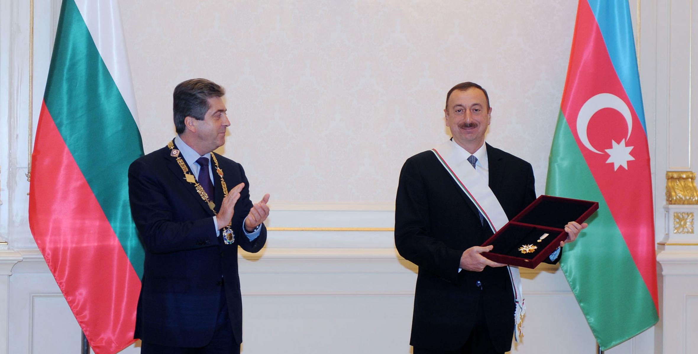 A ceremony was held to decorate Bulgarian President Georgi Parvanov and Ilham Aliyev with high awards