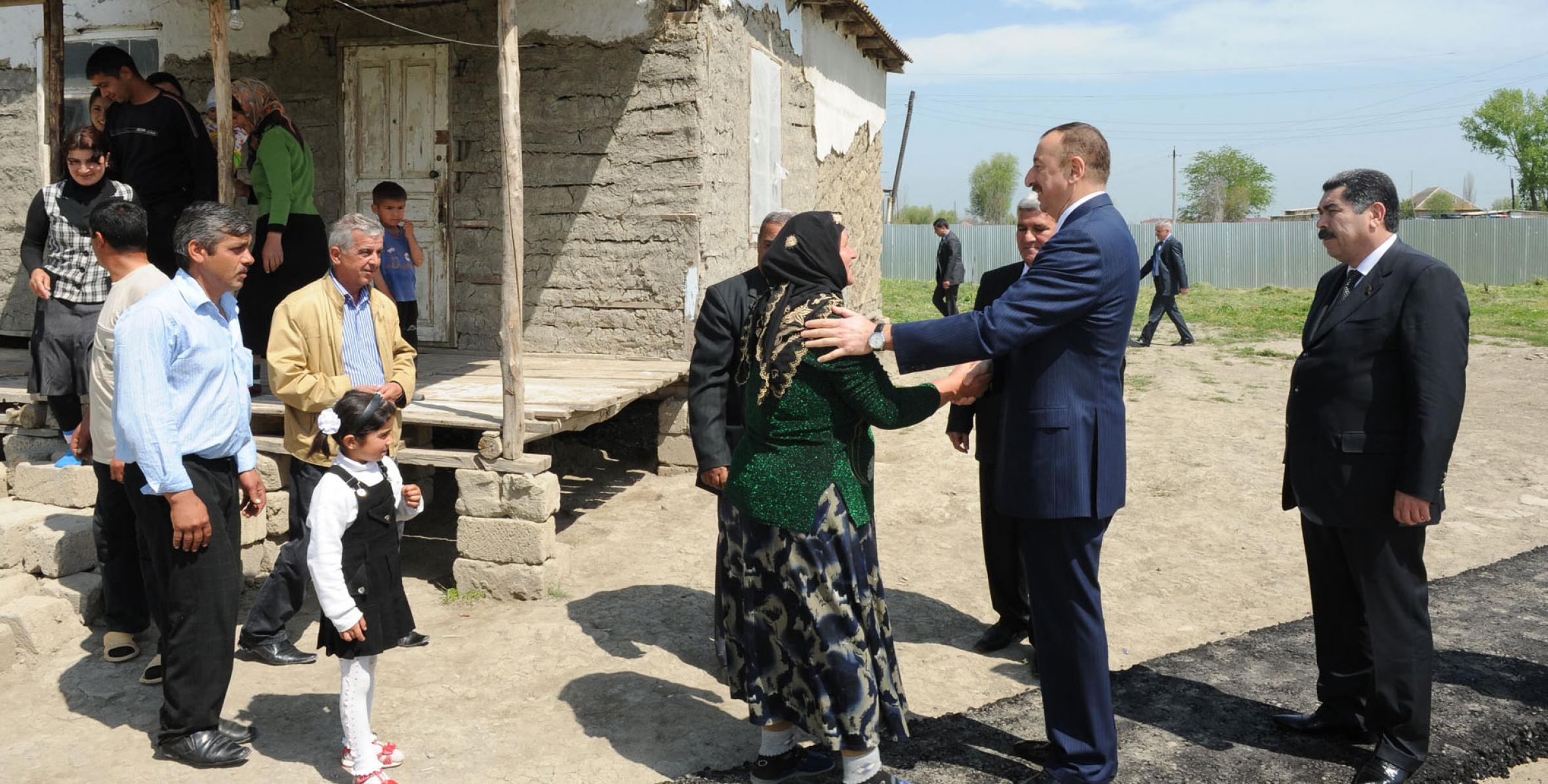 Ilham Aliyev got familiarized new flats built for residents of Gasymbayli village
