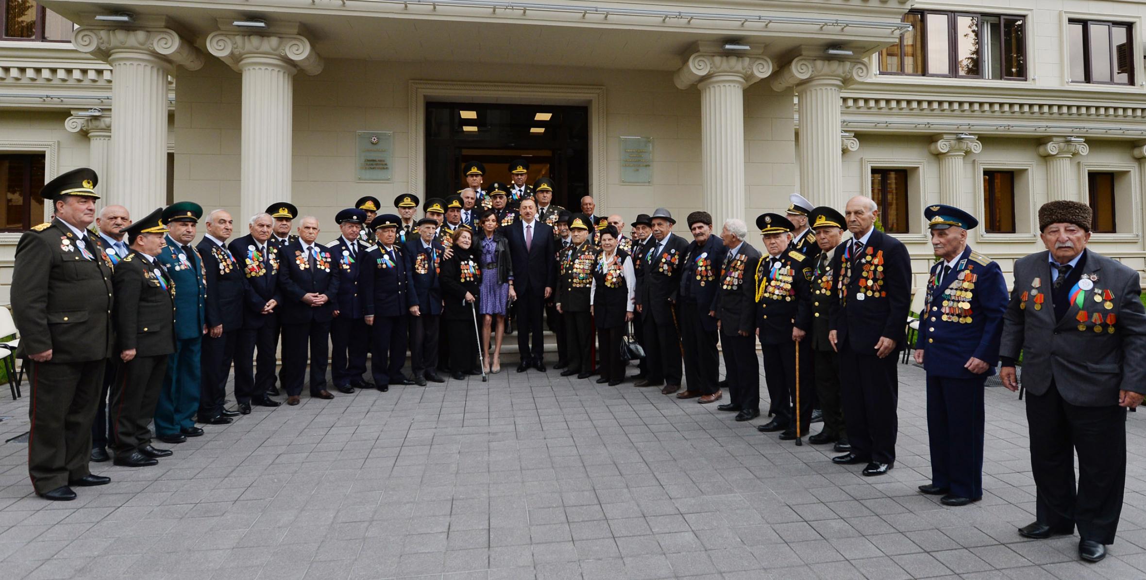 Ильхам Алиев принял участие в открытии нового административного здания Организации ветеранов войны, труда и Вооруженных сил