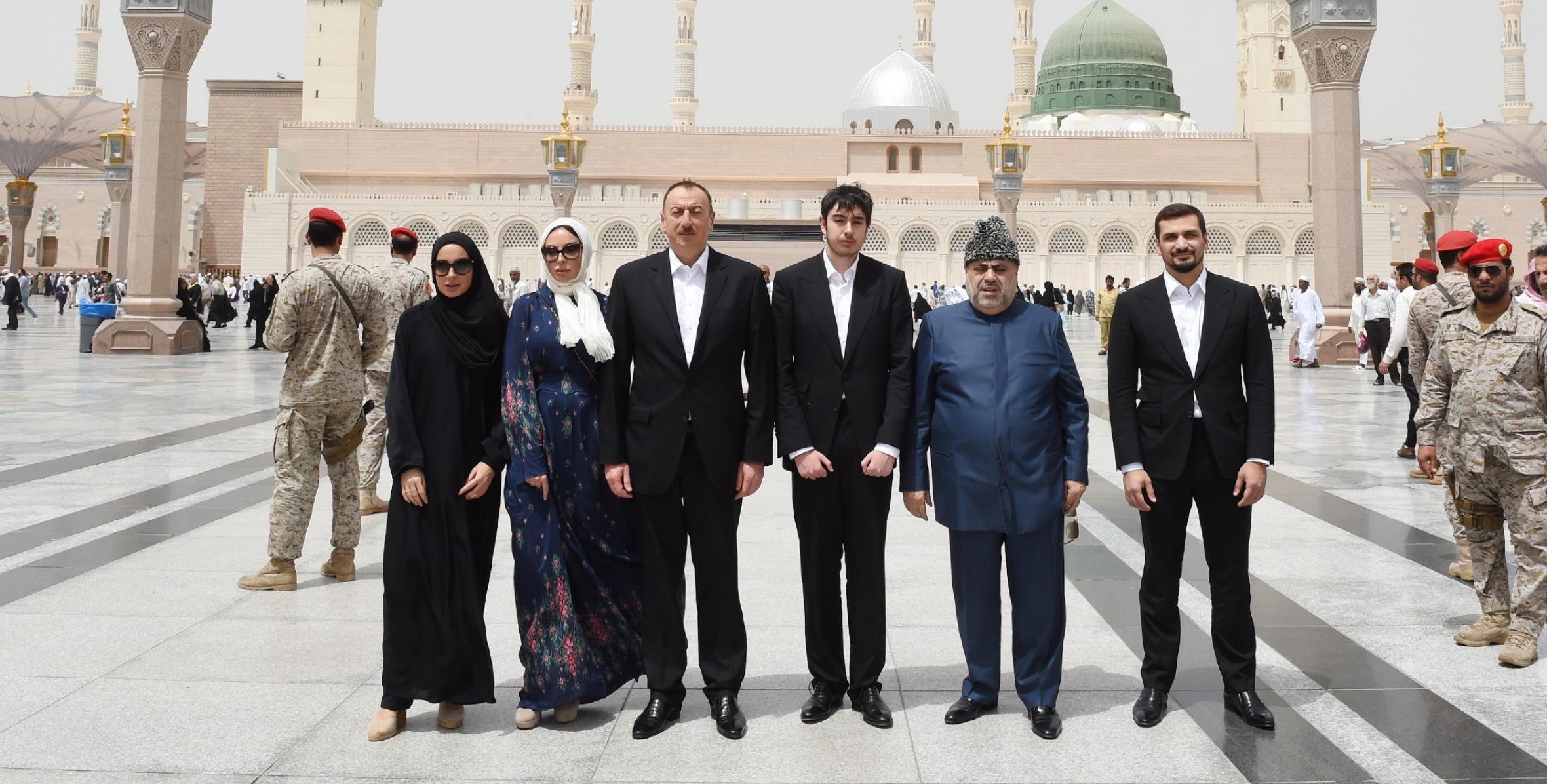 Ильхам Алиев посетил мечеть Пророка в Медине