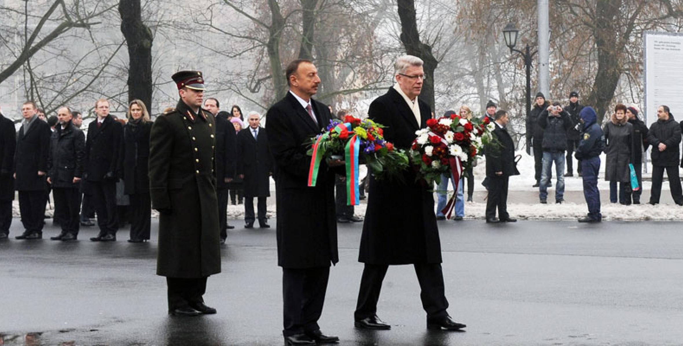 Ilham Aliyev visited the “Freedom” monument in Riga