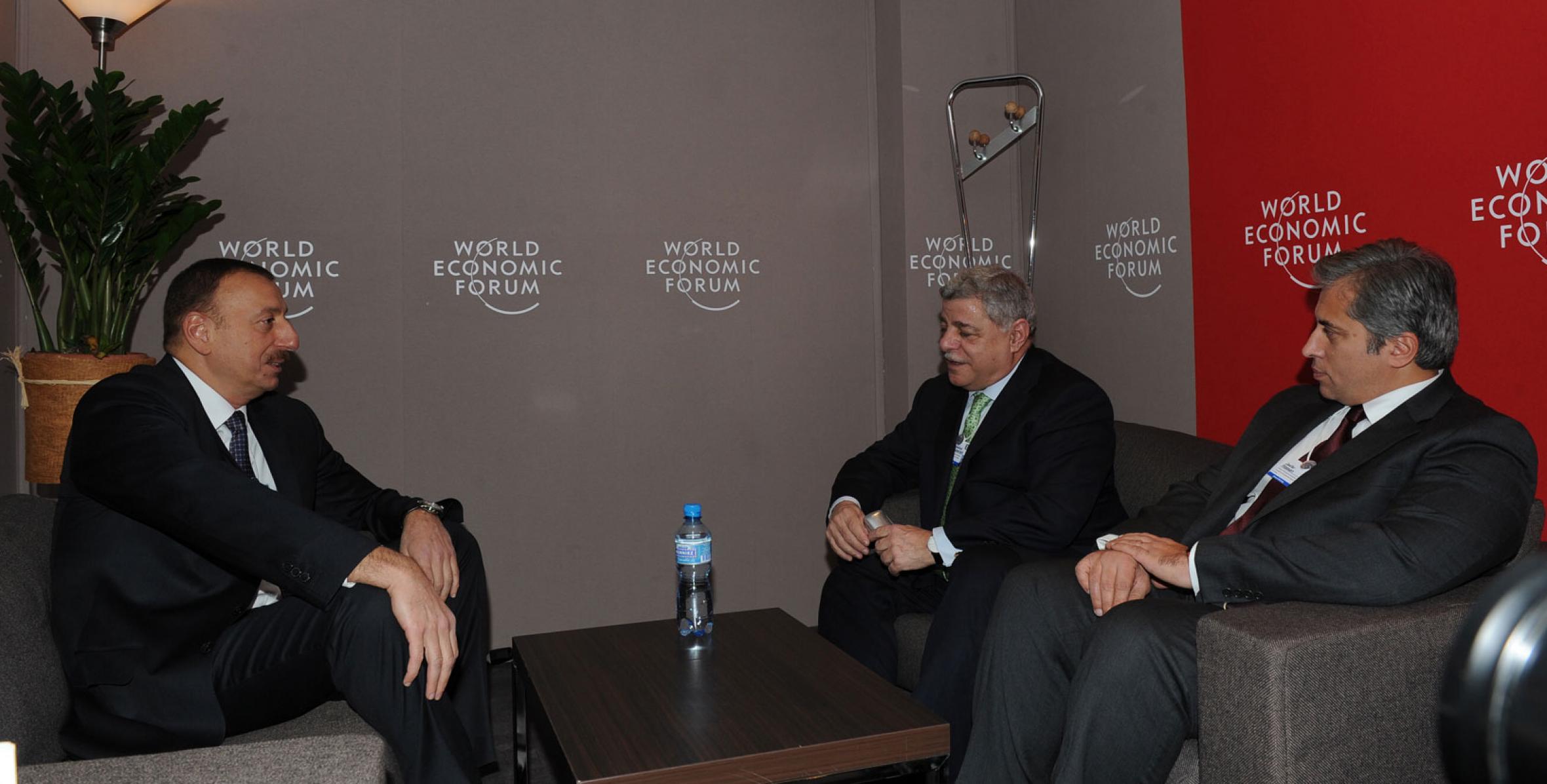 Состоялась встреча Ильхама Алиева с премьер-министром Иордании Ауном Аль Хасауной
