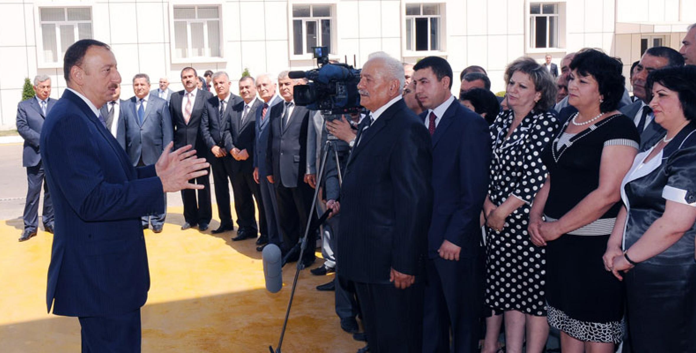 Ilham Aliyev met with the community representatives of Lankaran region