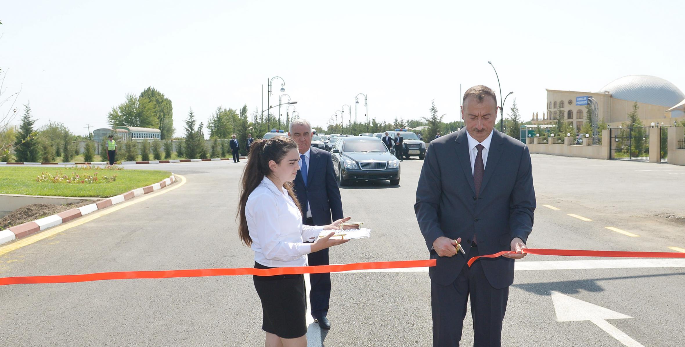 Ильхам Алиев принял участие в открытии проселочной автомобильной дороги Ахмедалылар-Молламагеррамли-Араятлы-Бабы