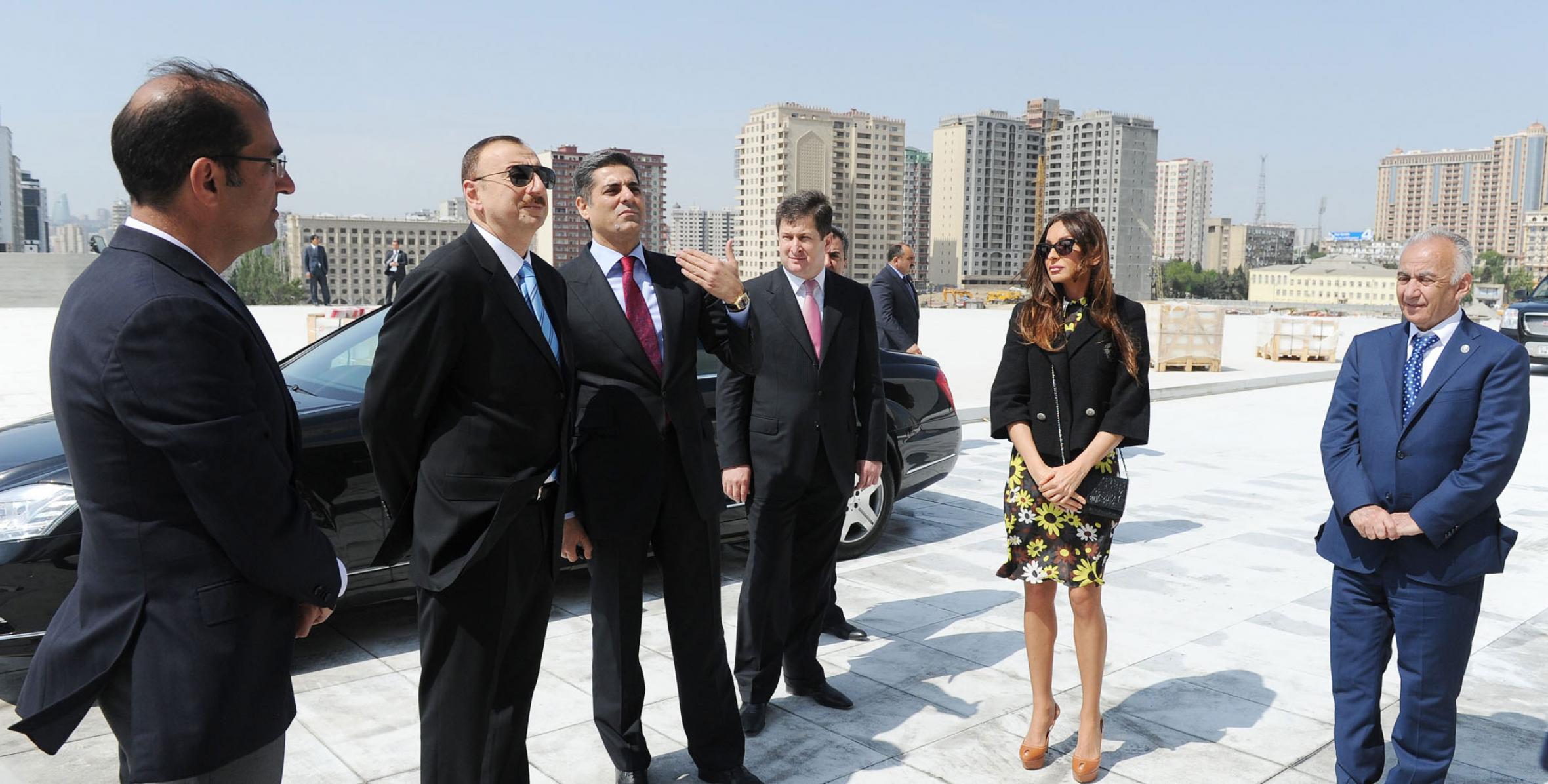 Ilham Aliyev reviewed the work carried out at the Heydar Aliyev Center and park outside the Hilton Hotel