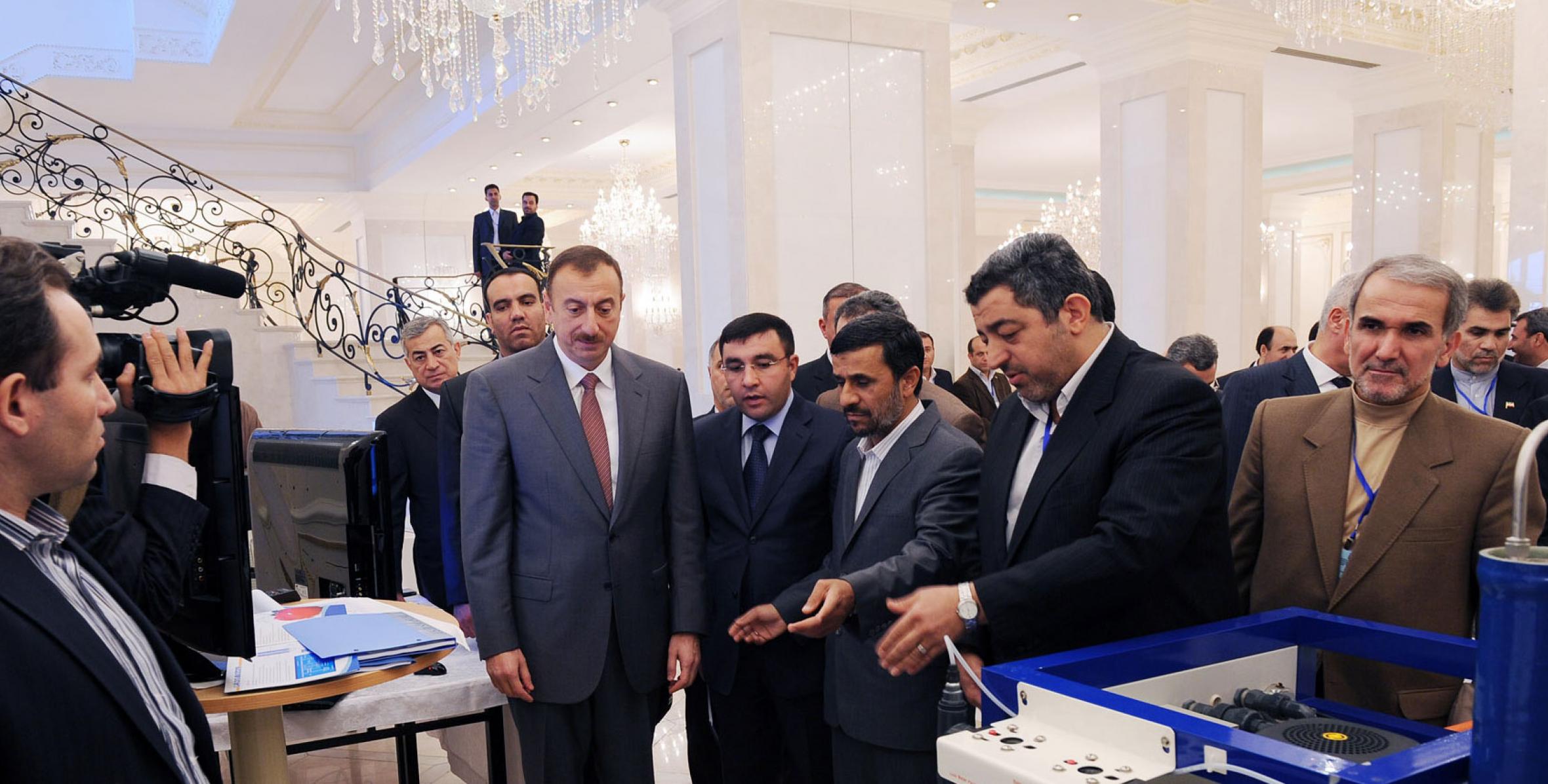 İlham Əliyev İranda istehsal olunan bir sıra yeni avadanlıqlarla tanış olmuşdur