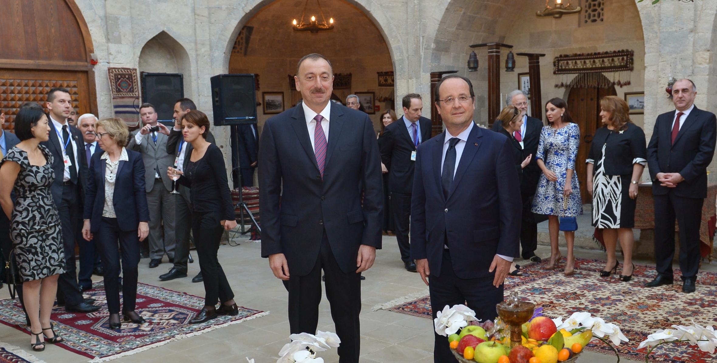 Presidents of Azerbaijan and France went on a walkabout in the “Icherisheher” state historical and architectural reserve