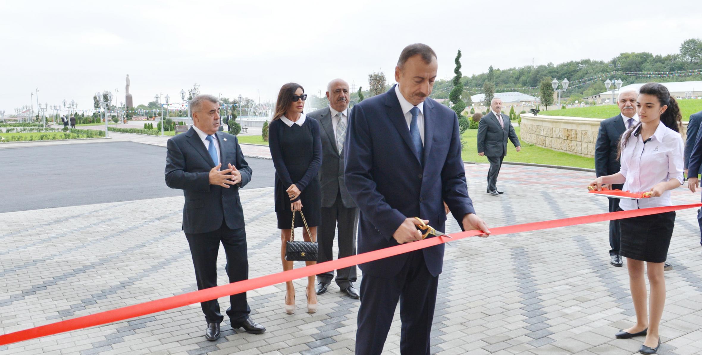 Ильхам Алиев принял участие в открытии Зеленого театра, построенного в парке культуры и отдыха имени Гейдара Алиева в Губе