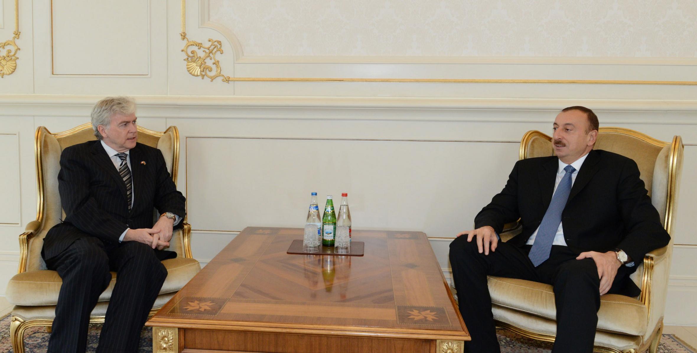 Ilham Aliyev accepted the credentials from the newly-appointed Ambassador of Canada to Azerbaijan