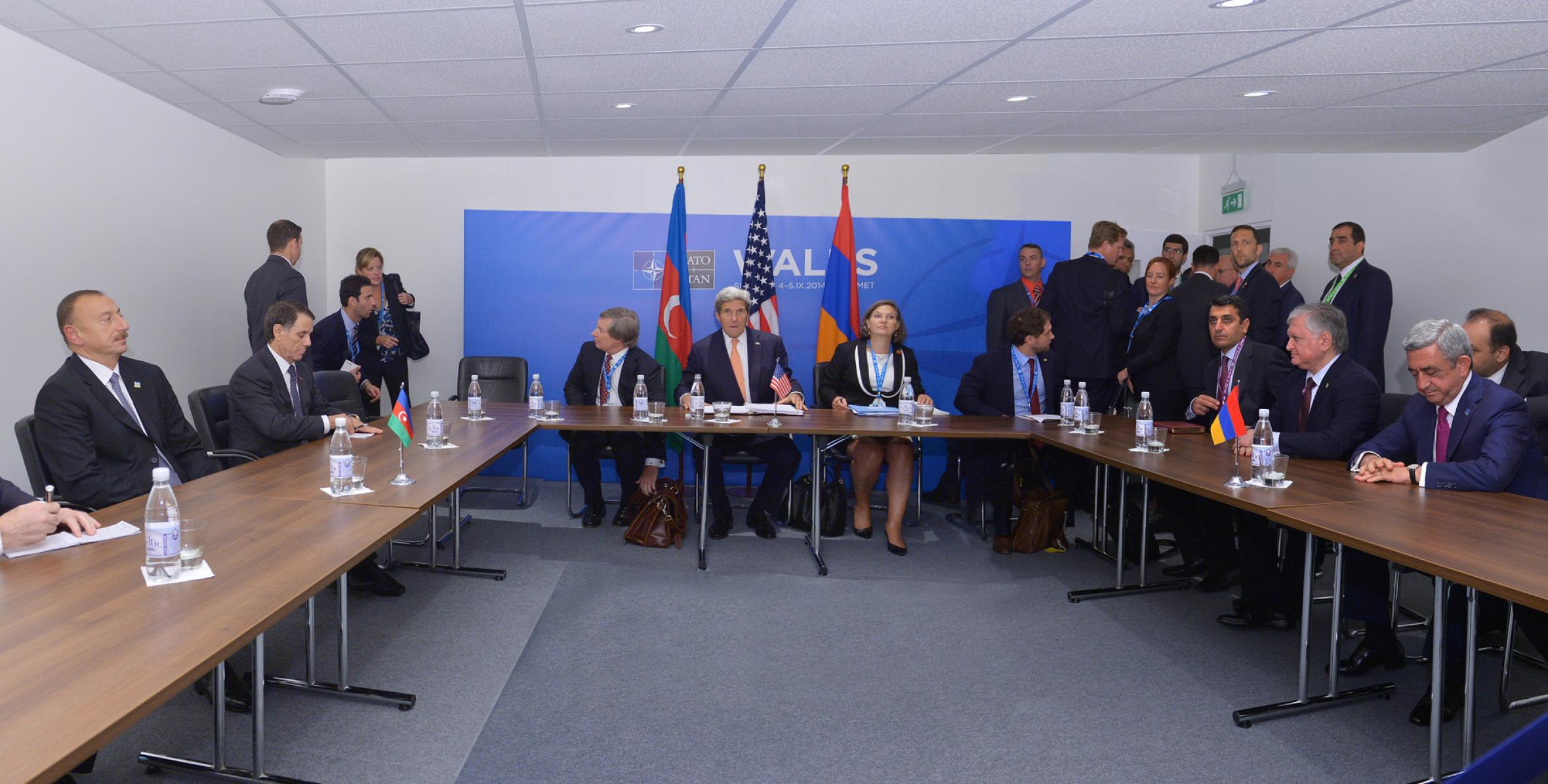 В Уэльсе состоялась совместная встреча президентов Азербайджана, Армении и госсекретаря США