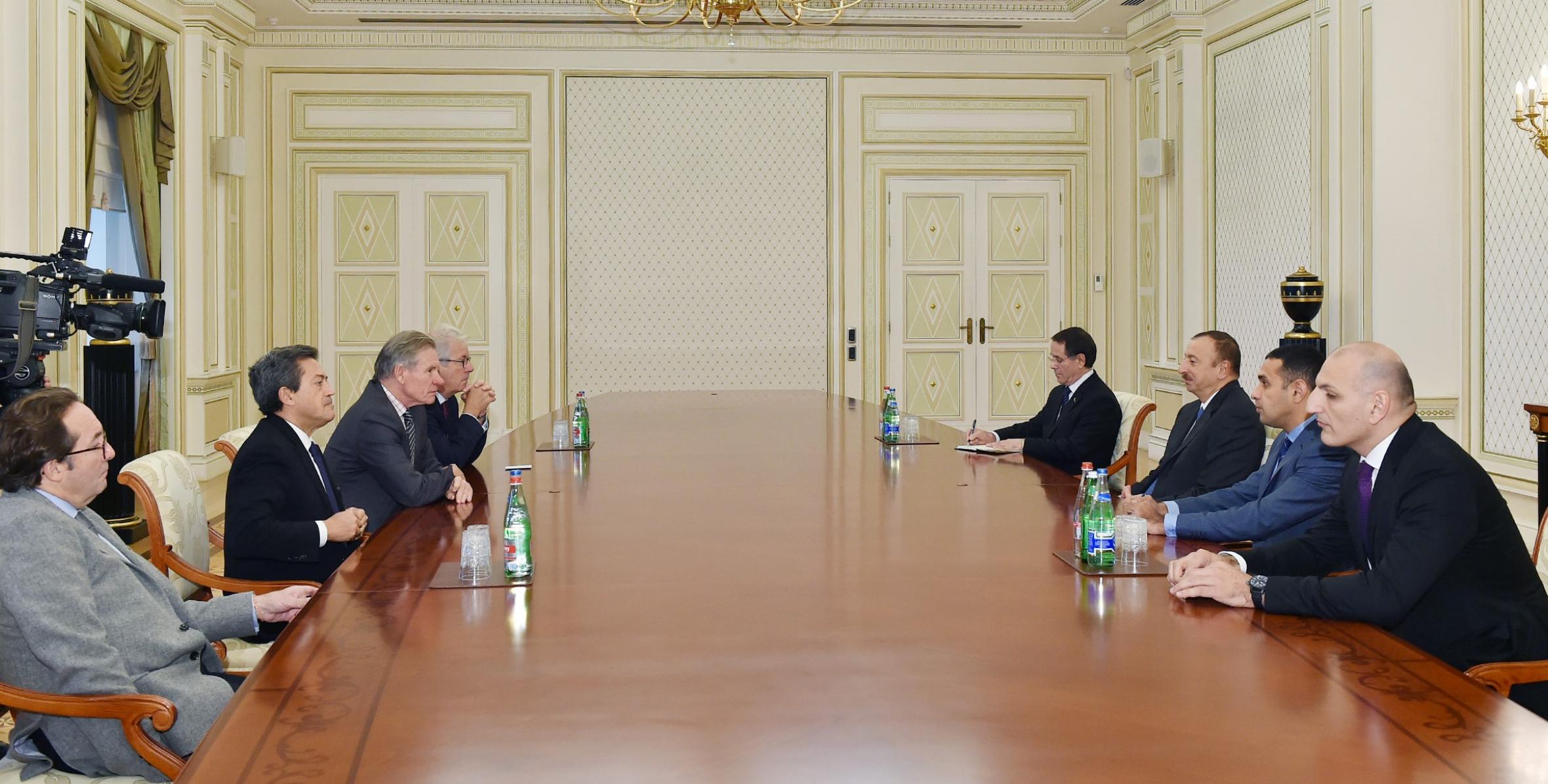 Ильхам Алиев принял делегацию во главе с членом Национальной Ассамблеи Франции Жаном-Франсуа Манселем