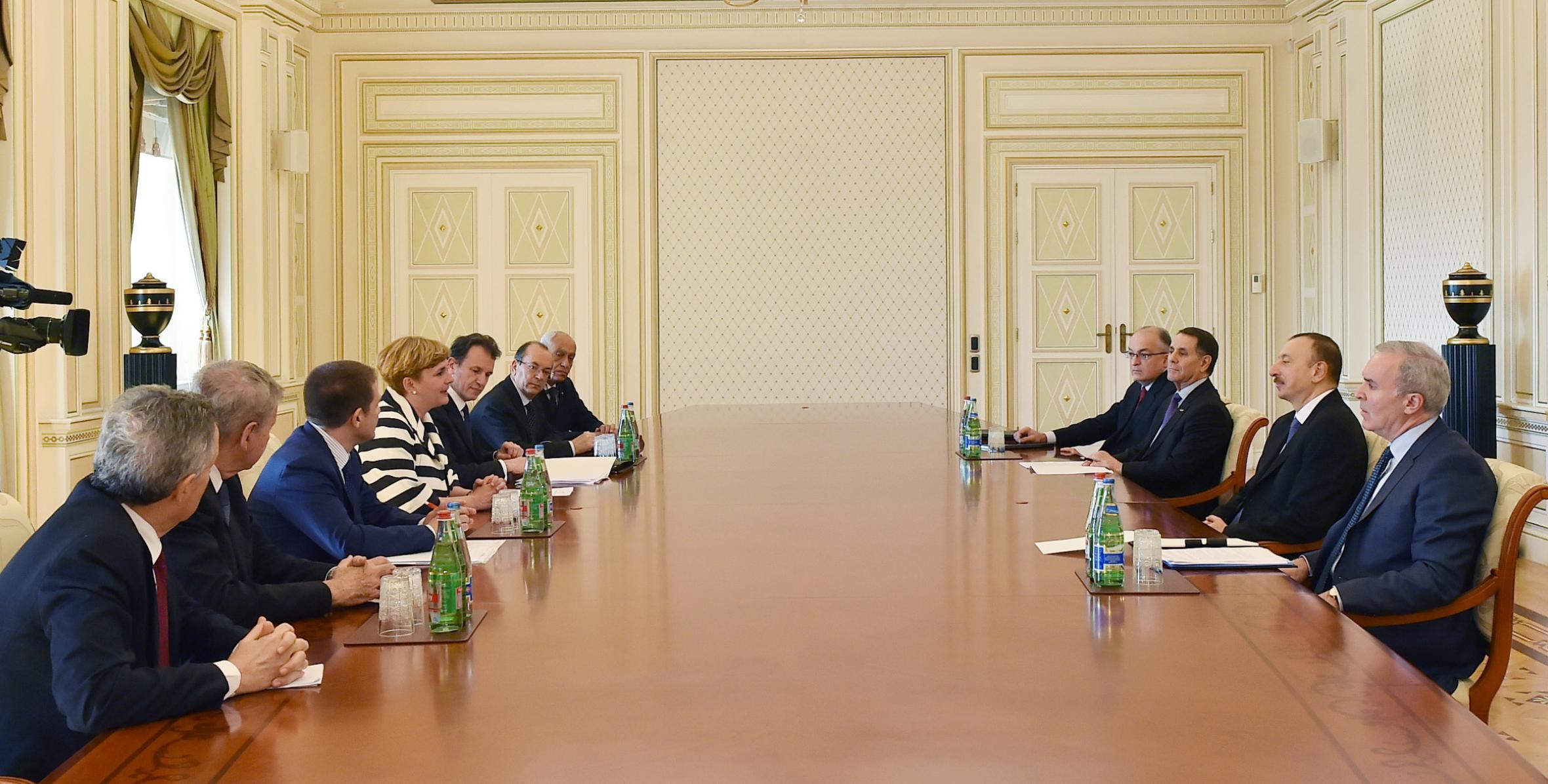 Ильхам Алиев принял делегацию во главе с министром экономического развития Италии