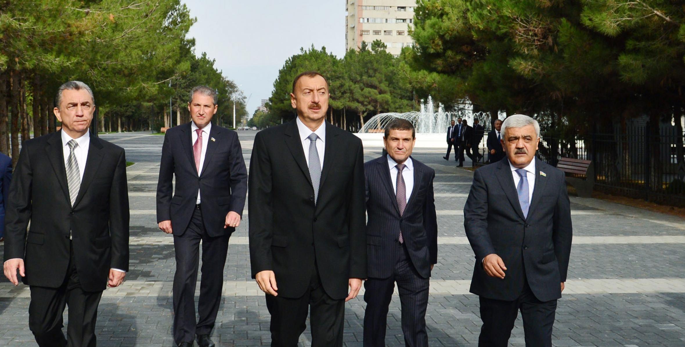 Ильхам Алиев ознакомился с реконструкцией площади перед Дворцом культуры «Кимьячы» имени Узеира Гаджибейли