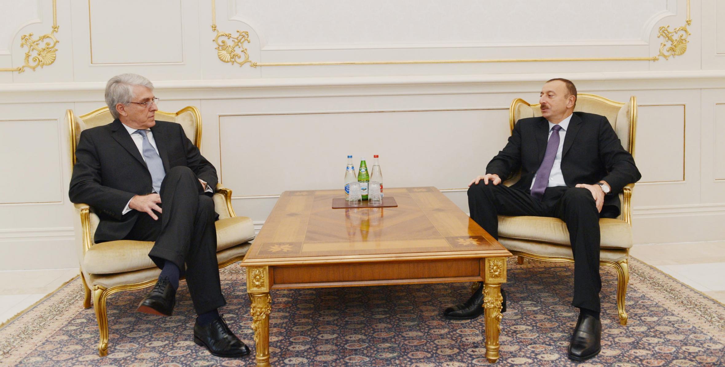 Ilham Aliyev accepted the credentials of the newly appointed Ambassador of Argentina to Azerbaijan