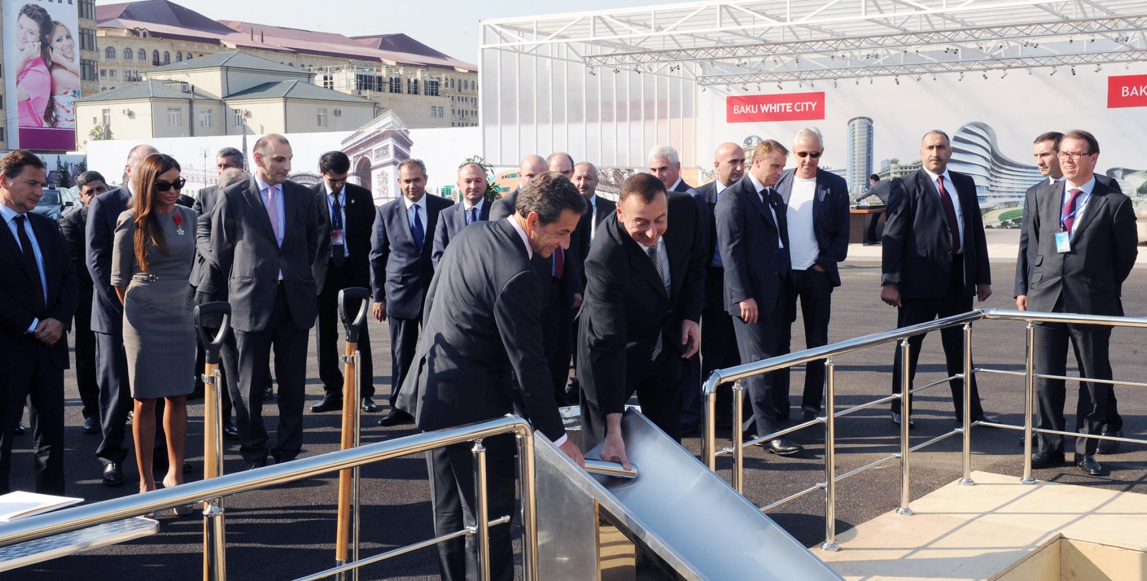 Ильхам Алиев и Президент Франции Николя Саркози приняли участие в церемонии закладки фундамента Французского лицея в Баку