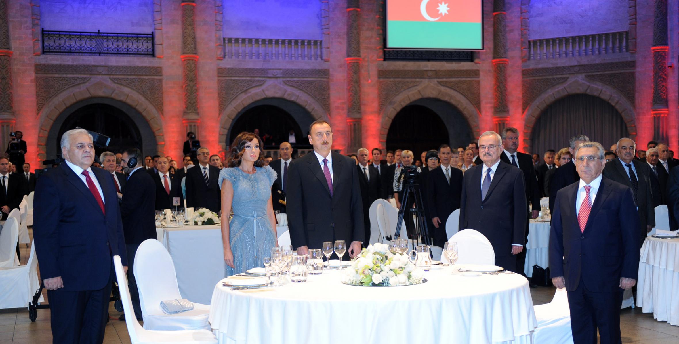 Ильхам Алиев принял участие в официальном приеме, посвященном 20-й годовщине восстановления государственной независимости