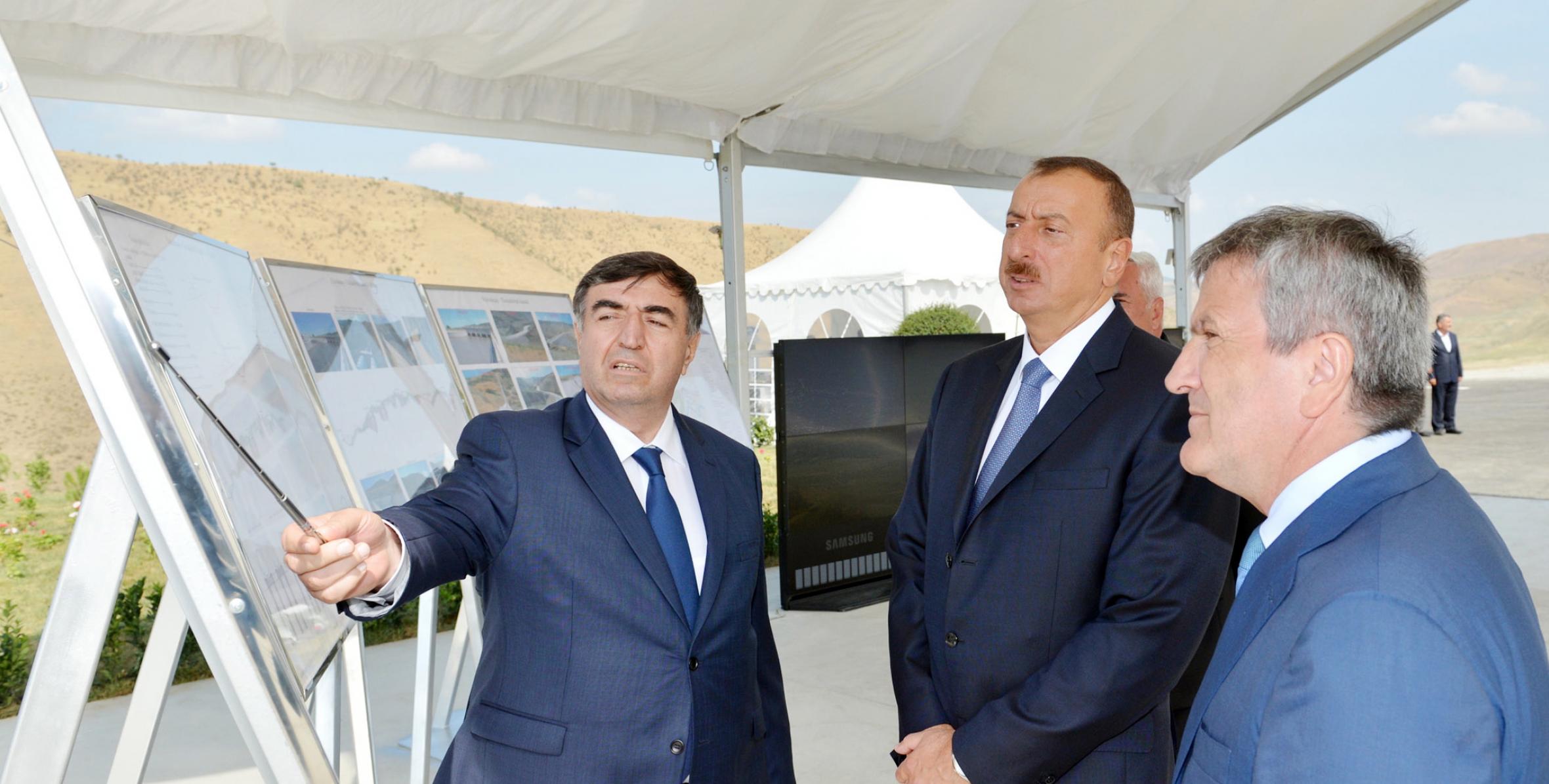 Ильхам Алиев принял участие в церемонии сдачи в эксплуатацию канала Вельвелечай-Тахтакерпю и начала заполнения водой Тахтакерпюнского водохранилища