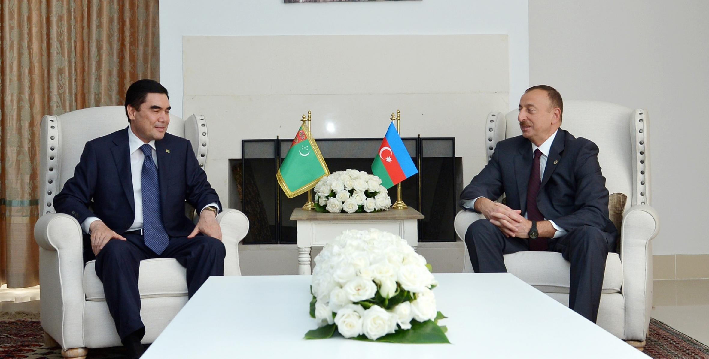 Ильхама Алиева и Президента Туркменистана Гурбангулы Бердымухамедова