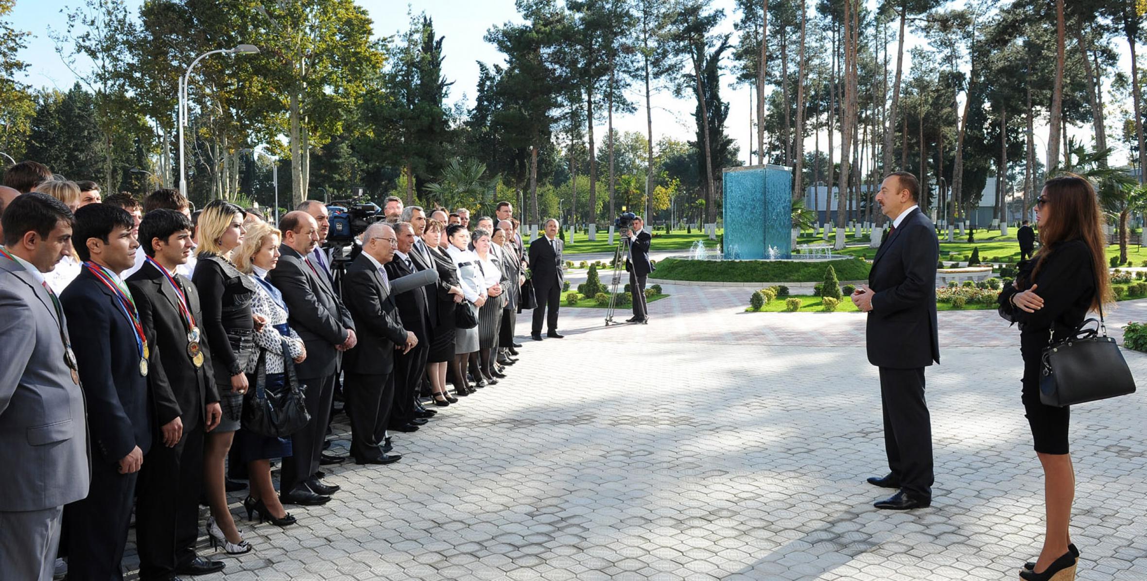 Ильхам Алиев встретился с представителями общественности города Мингячевир