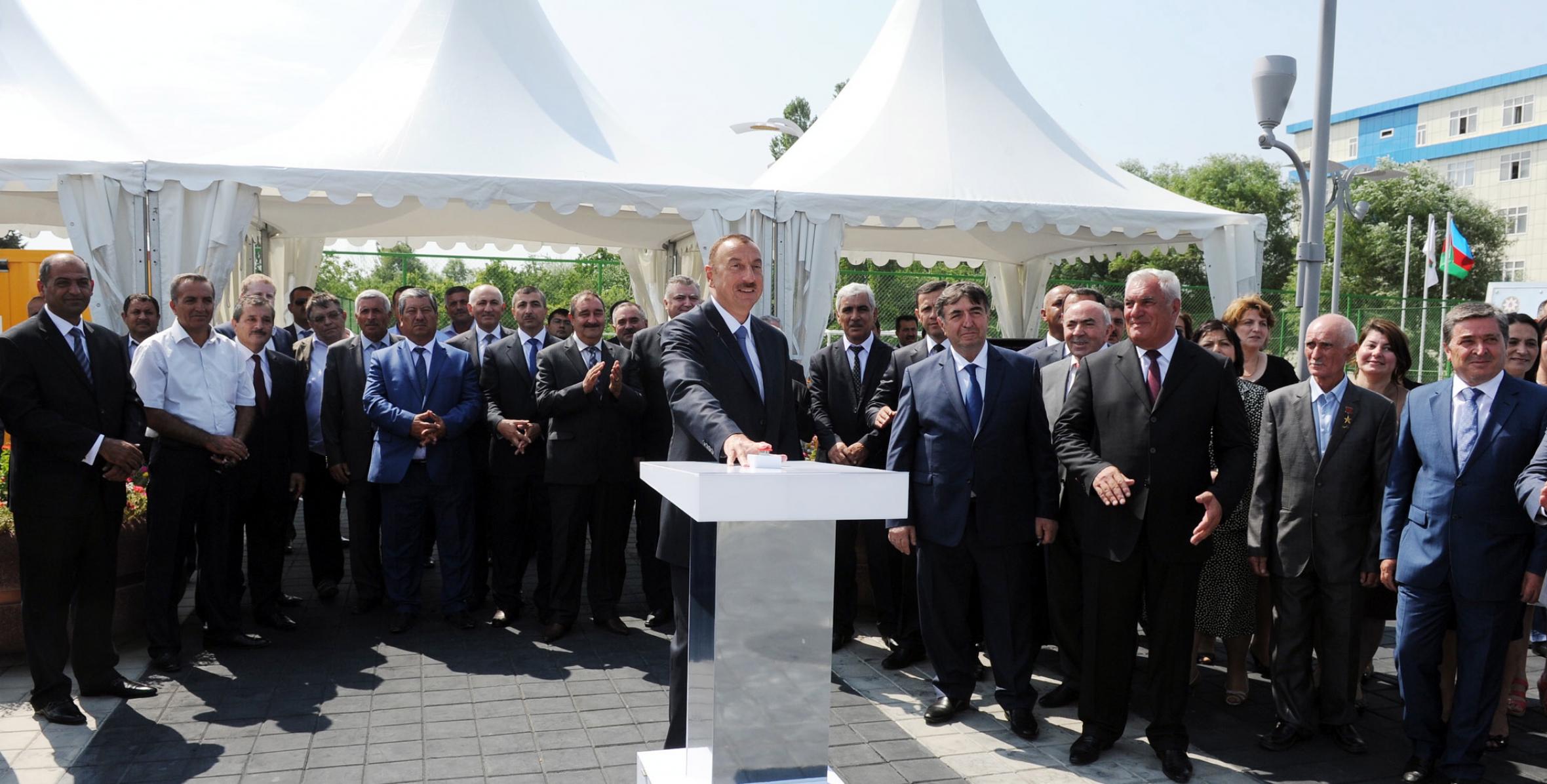 Ильхам Алиев принял участие в церемонии открытия канализационной сети и водопровода, который будет обеспечивать питьевой водой город Шабран