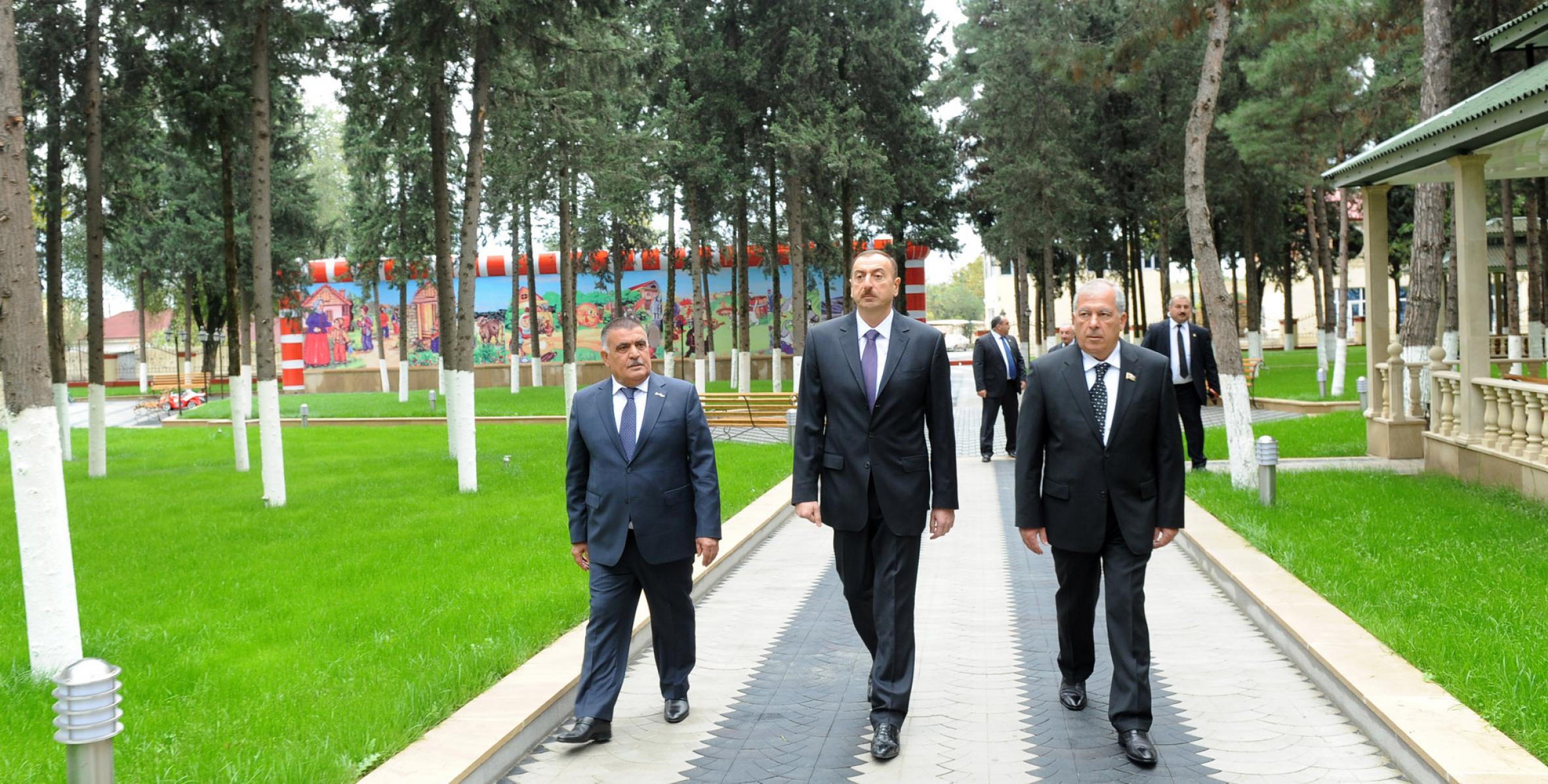 Ильхам Алиев принял участие в открытии после капитальной реконструкции парка культуры и отдыха в Агсу