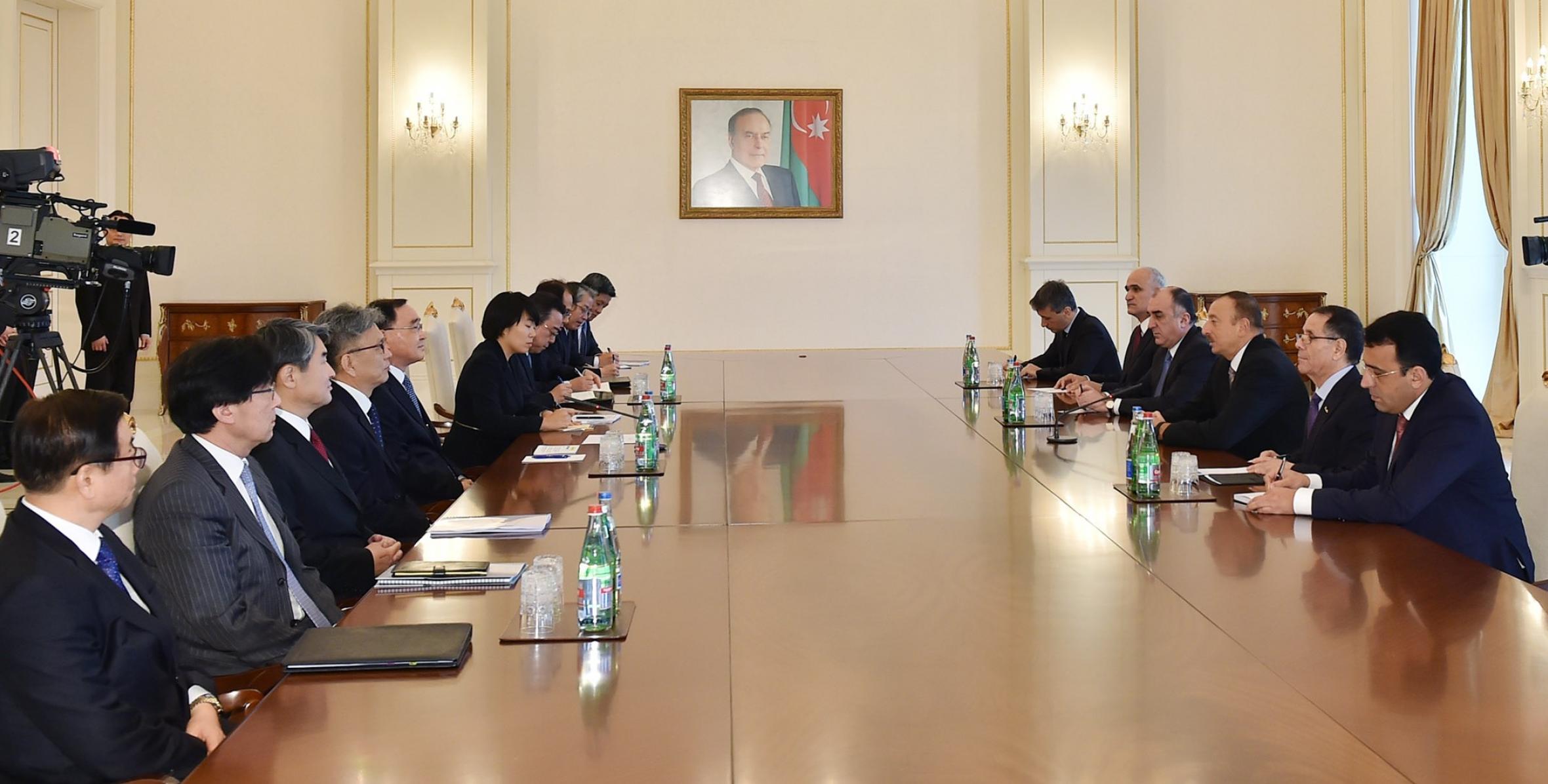 Ильхам Алиев принял делегацию во главе с премьер-министром Кореи Чангом Хонгвоном