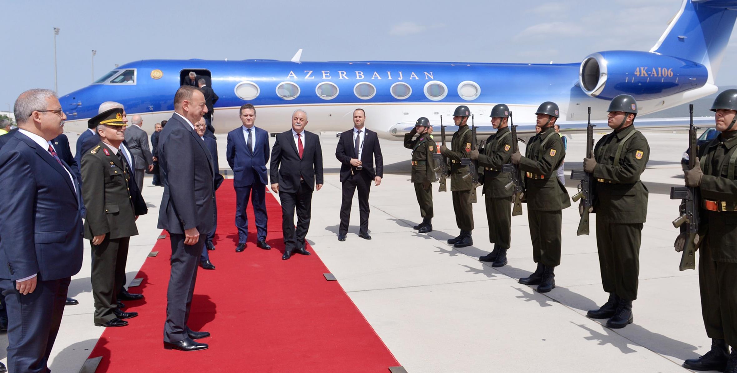 Ильхам Алиев прибыл с рабочим визитом в Турецкую Республику