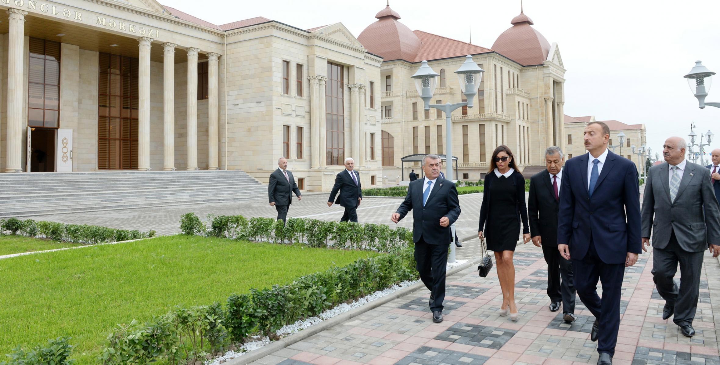 Ильхам Алиев в рамках поездки в Губинский район принял участие в открытии Центра молодежи
