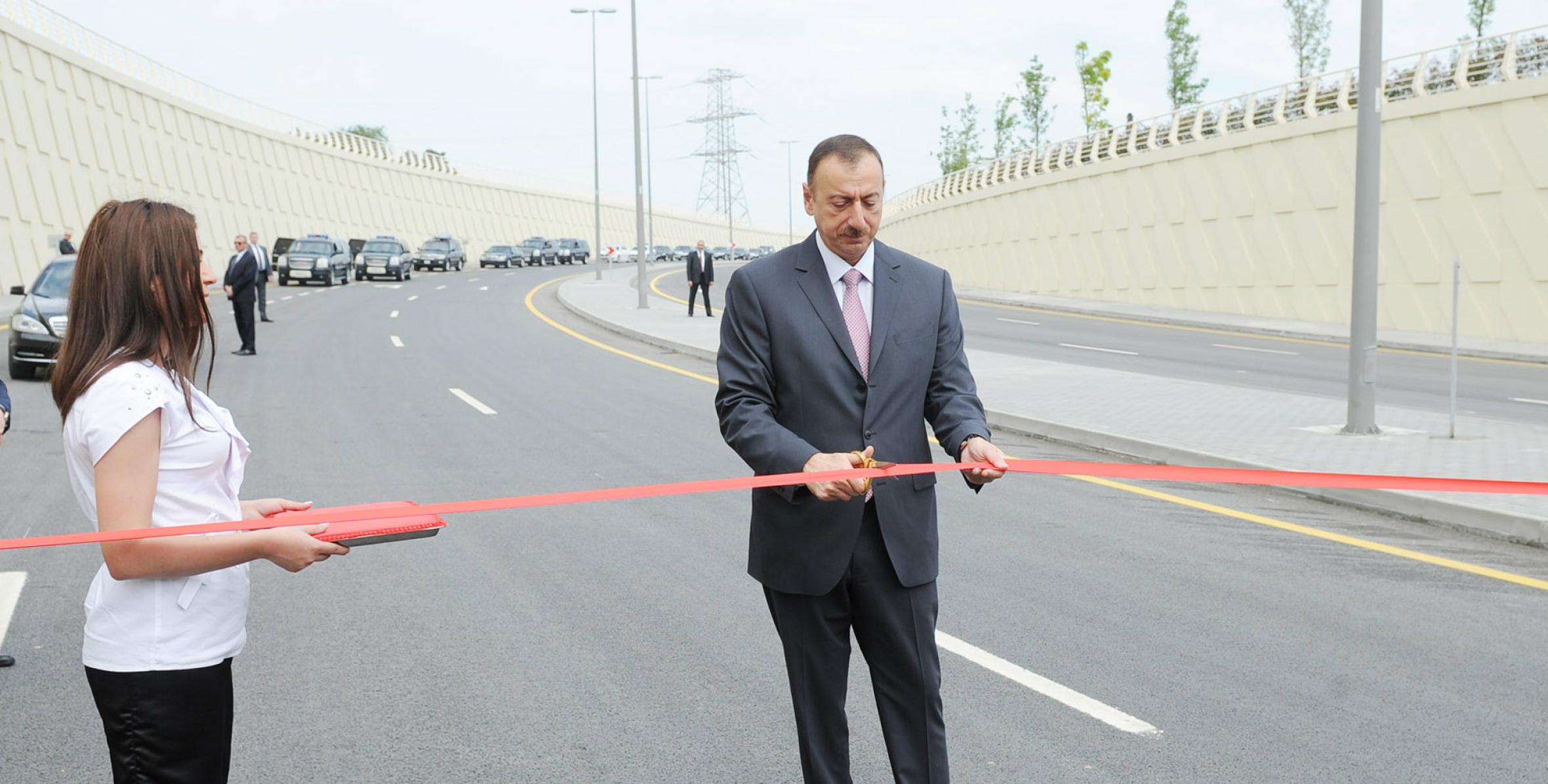 İlham Əliyev Buzovna-Mərdəkan-Qala yolunun açılışında iştirak etmişdir