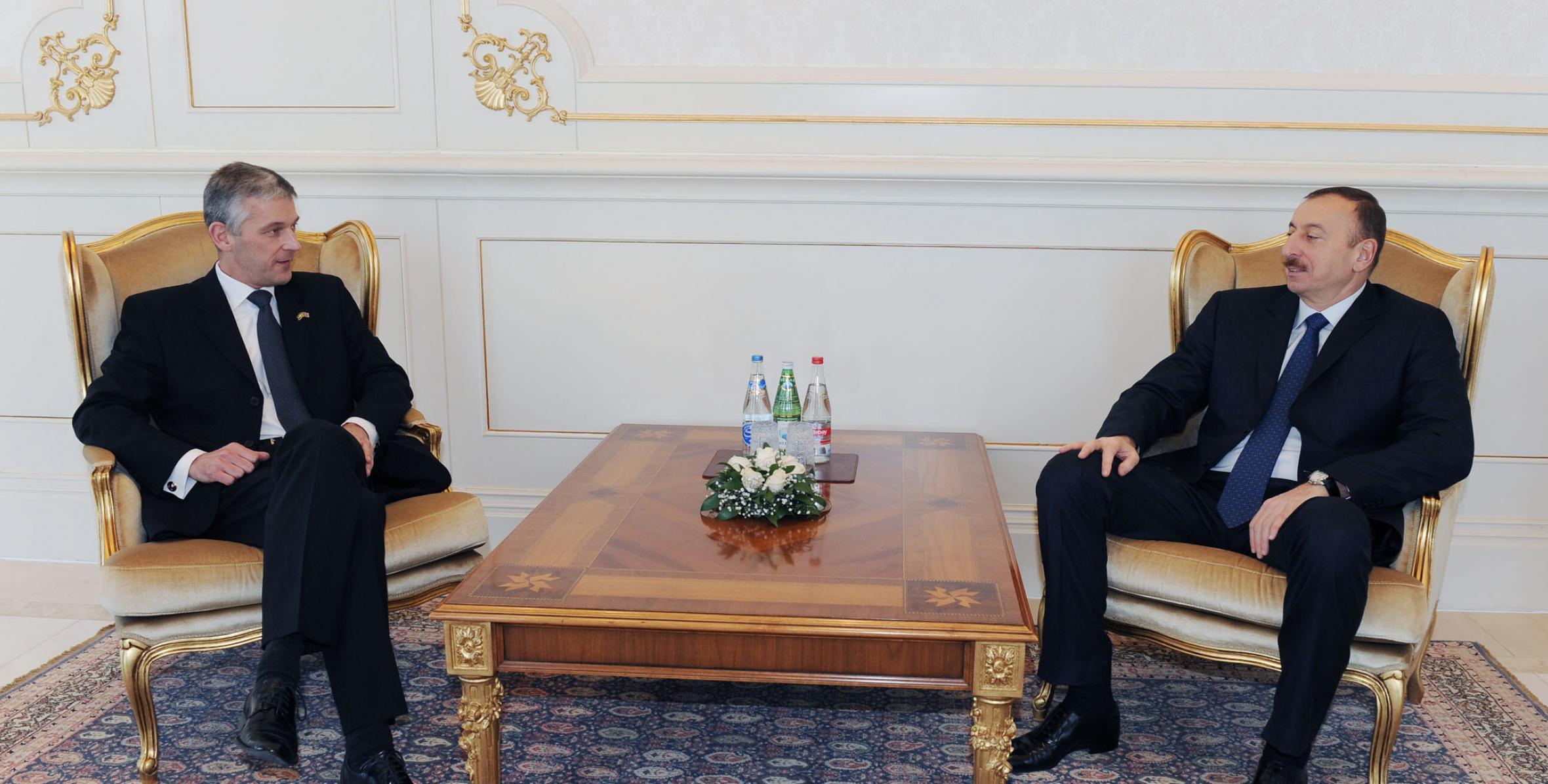 Ильхам Алиев принял верительные грамоты посла Королевства Швеция в Азербайджане